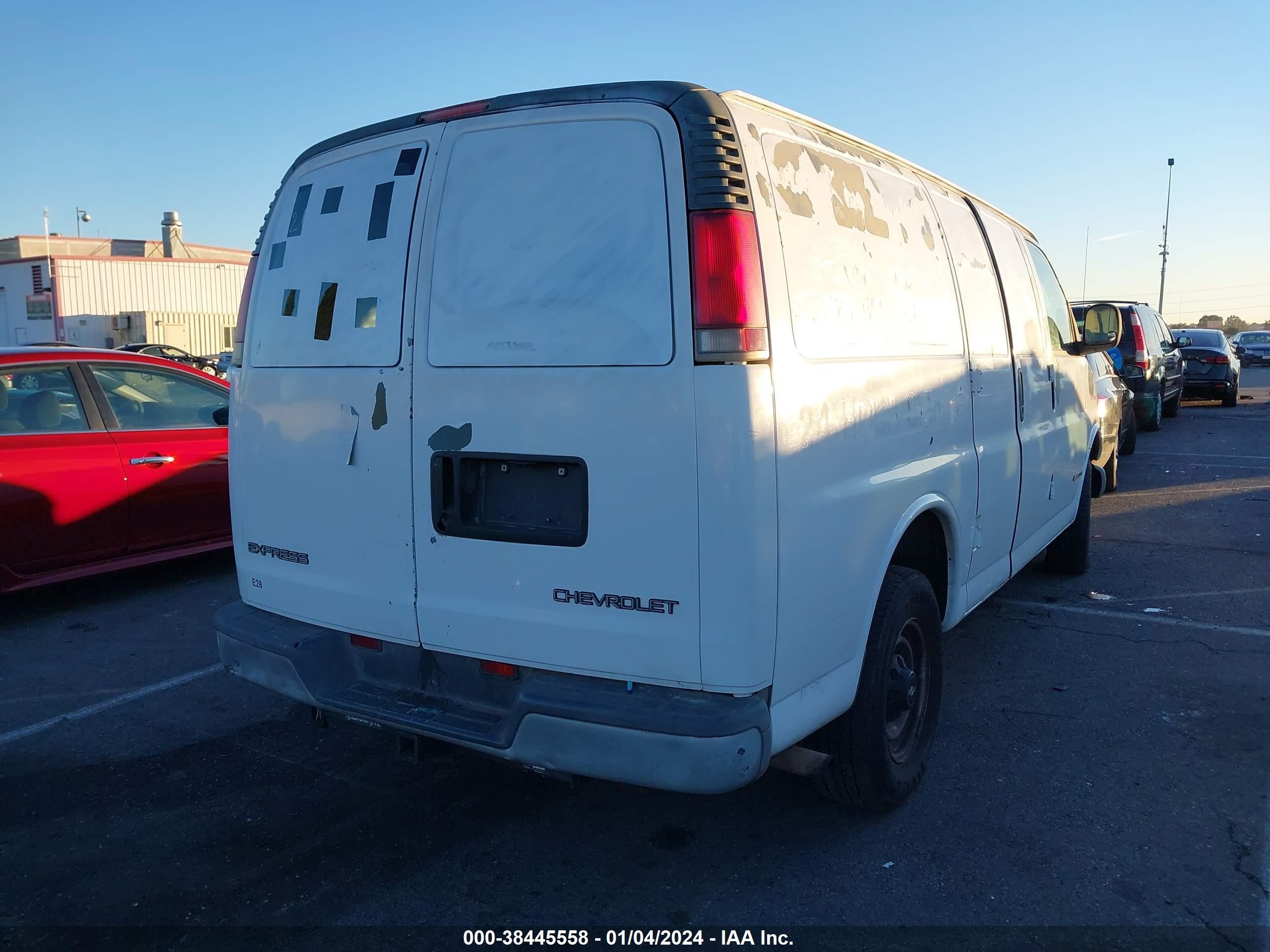 Photo 3 VIN: 1GCHG35R4X1104938 - CHEVROLET EXPRESS 