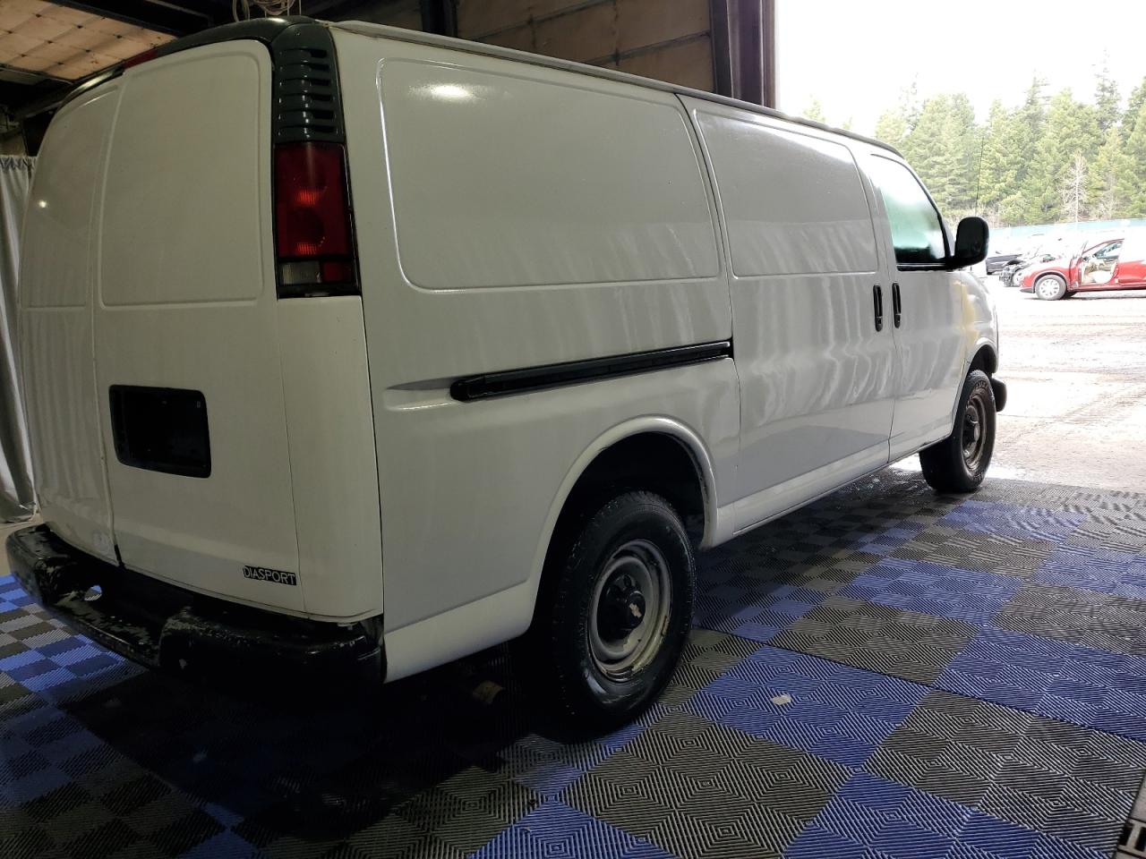 Photo 2 VIN: 1GCHG35R9X1087618 - CHEVROLET EXPRESS 