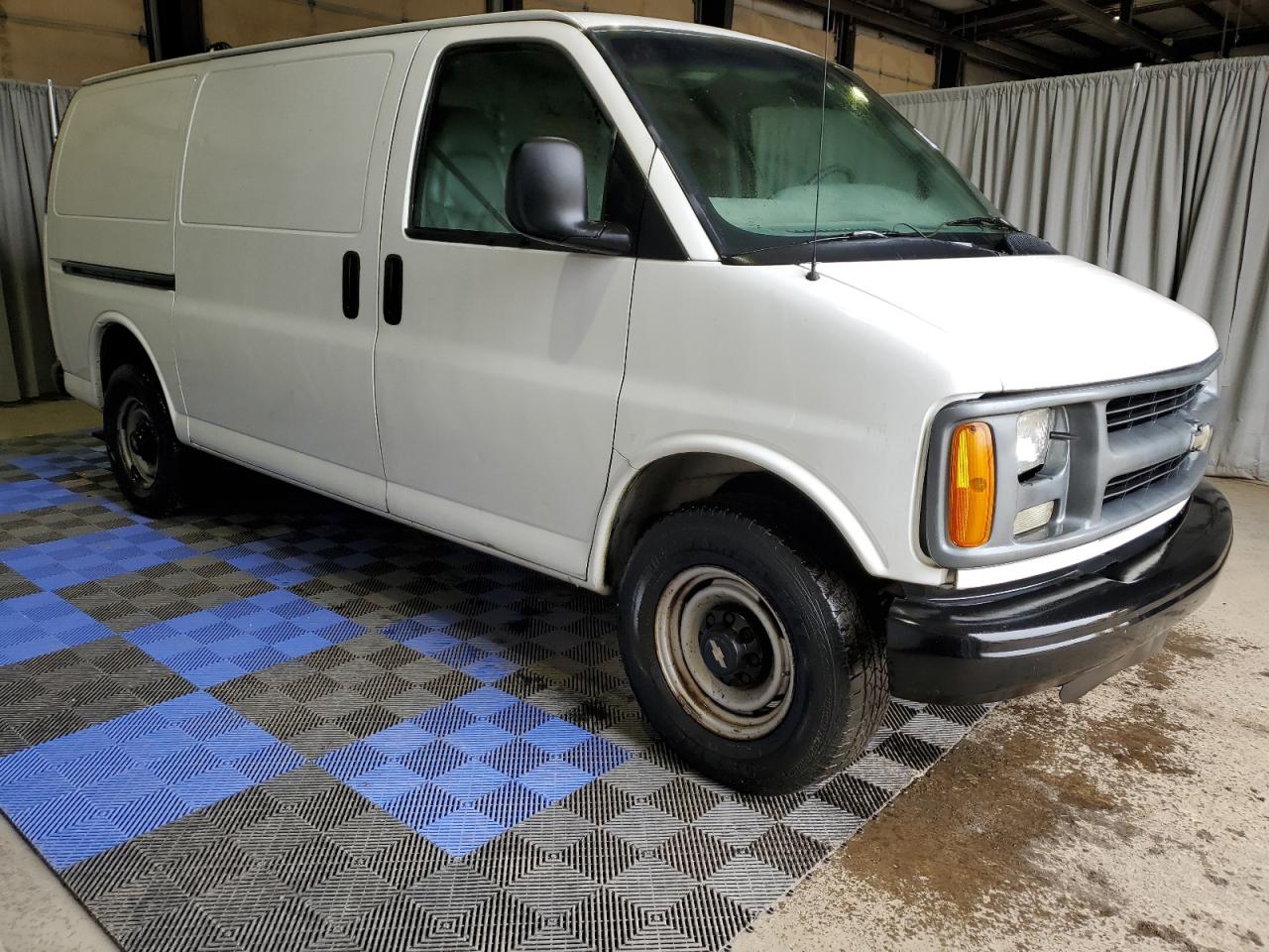 Photo 3 VIN: 1GCHG35R9X1087618 - CHEVROLET EXPRESS 