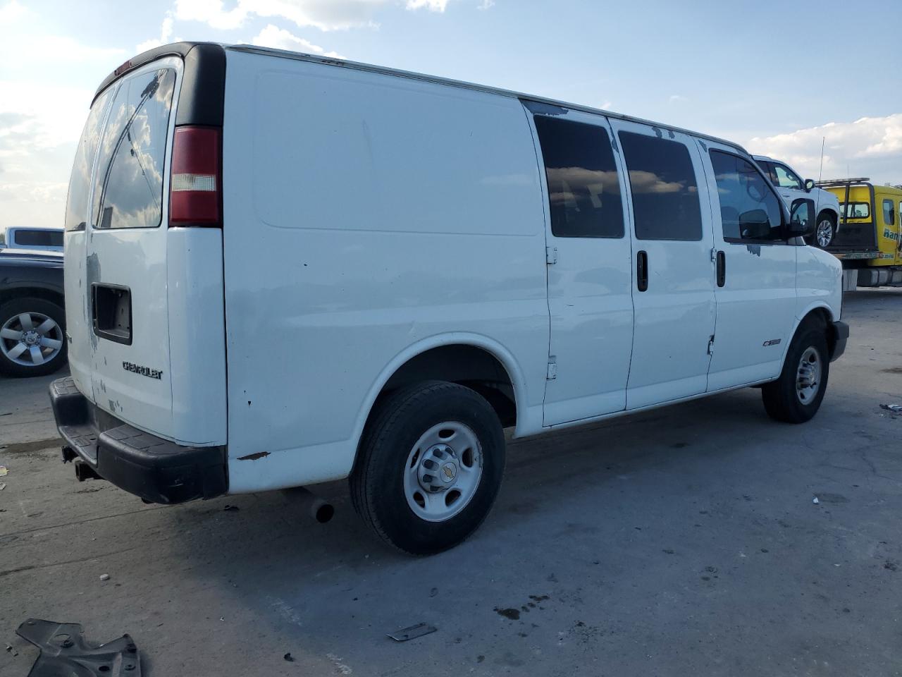 Photo 2 VIN: 1GCHG35U041174405 - CHEVROLET EXPRESS 