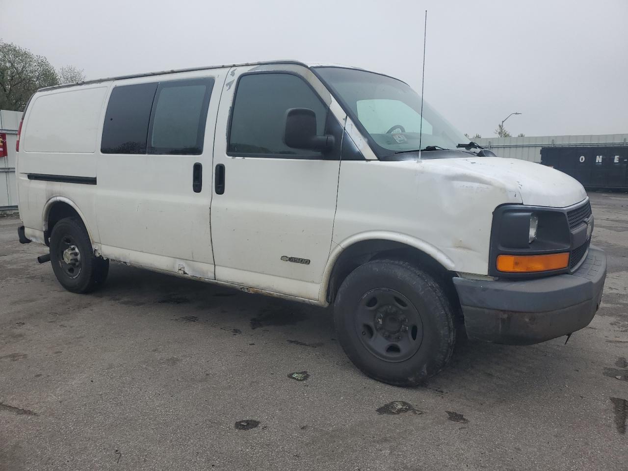 Photo 3 VIN: 1GCHG35U051161252 - CHEVROLET EXPRESS 