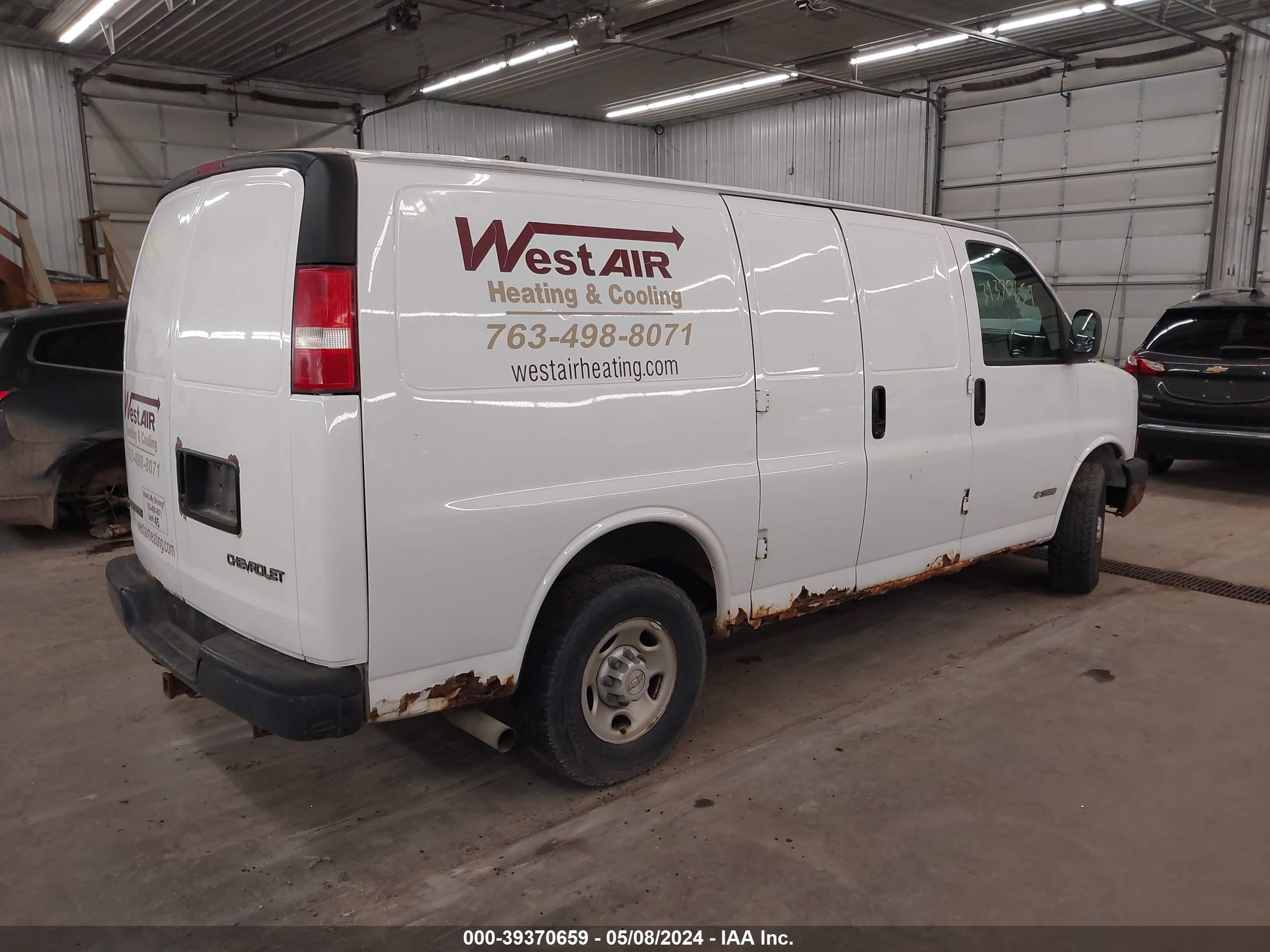 Photo 3 VIN: 1GCHG35U141157337 - CHEVROLET EXPRESS 