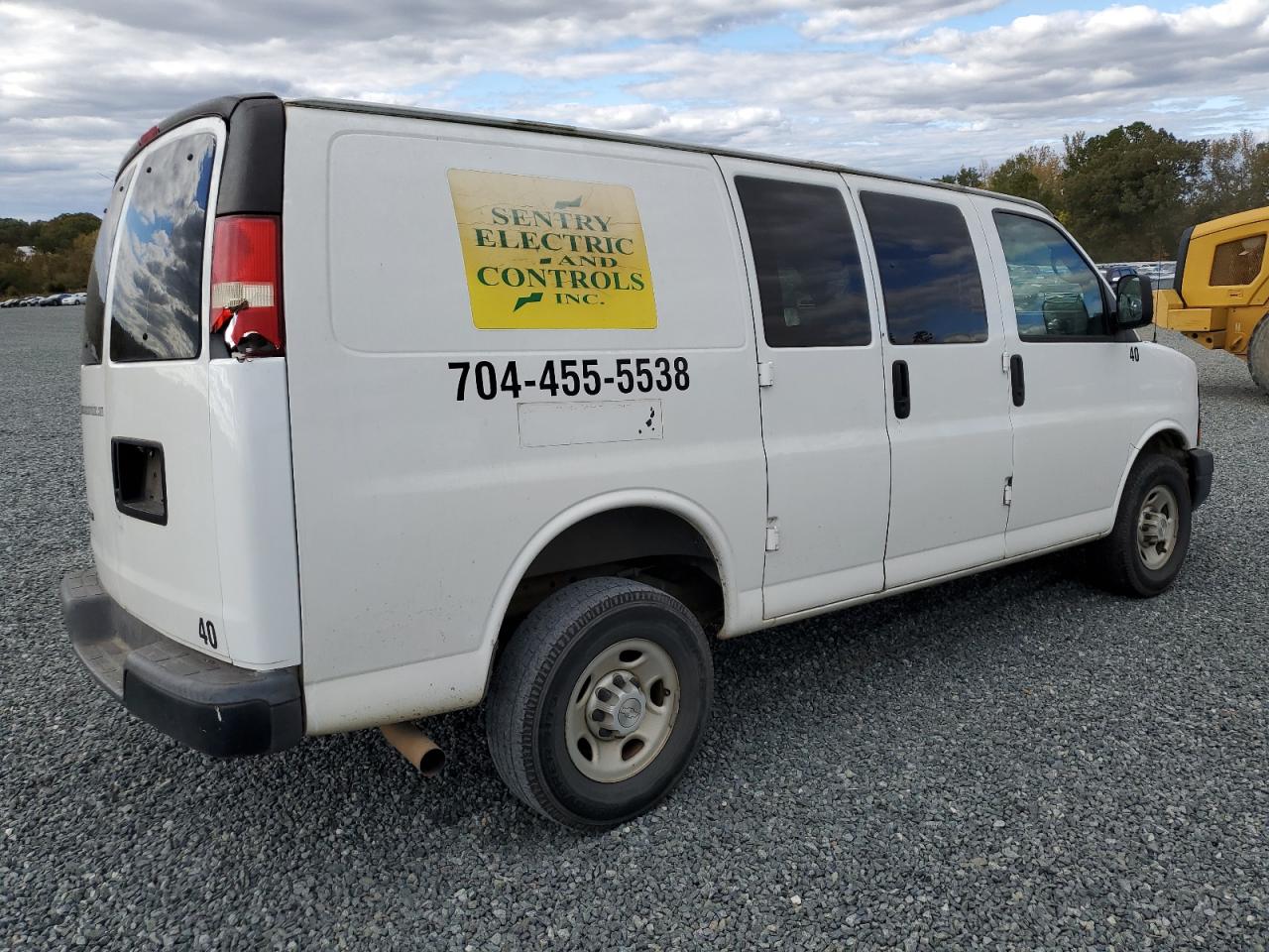 Photo 2 VIN: 1GCHG35U171166818 - CHEVROLET EXPRESS 