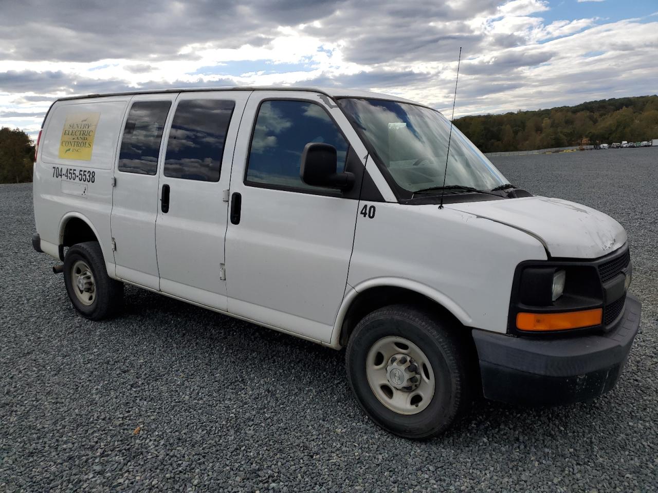 Photo 3 VIN: 1GCHG35U171166818 - CHEVROLET EXPRESS 