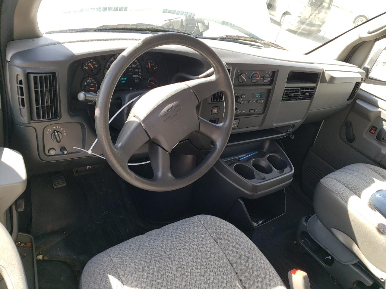 Photo 7 VIN: 1GCHG35U441109833 - CHEVROLET EXPRESS 