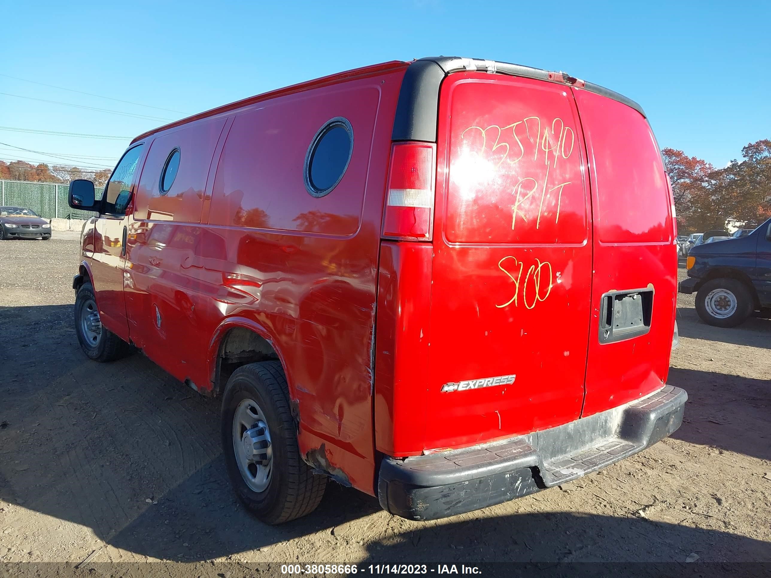 Photo 2 VIN: 1GCHG35U471224484 - CHEVROLET EXPRESS 