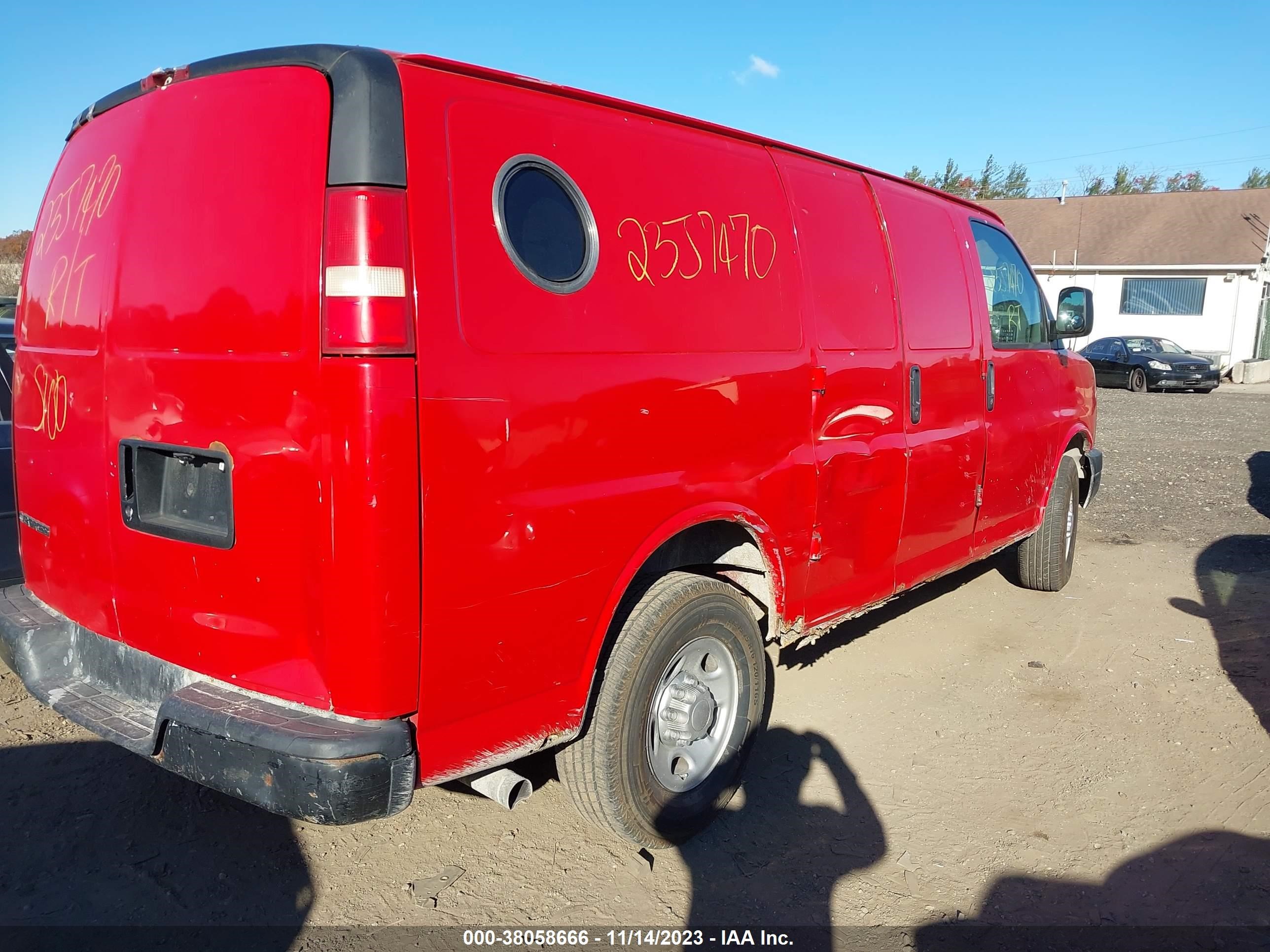 Photo 3 VIN: 1GCHG35U471224484 - CHEVROLET EXPRESS 