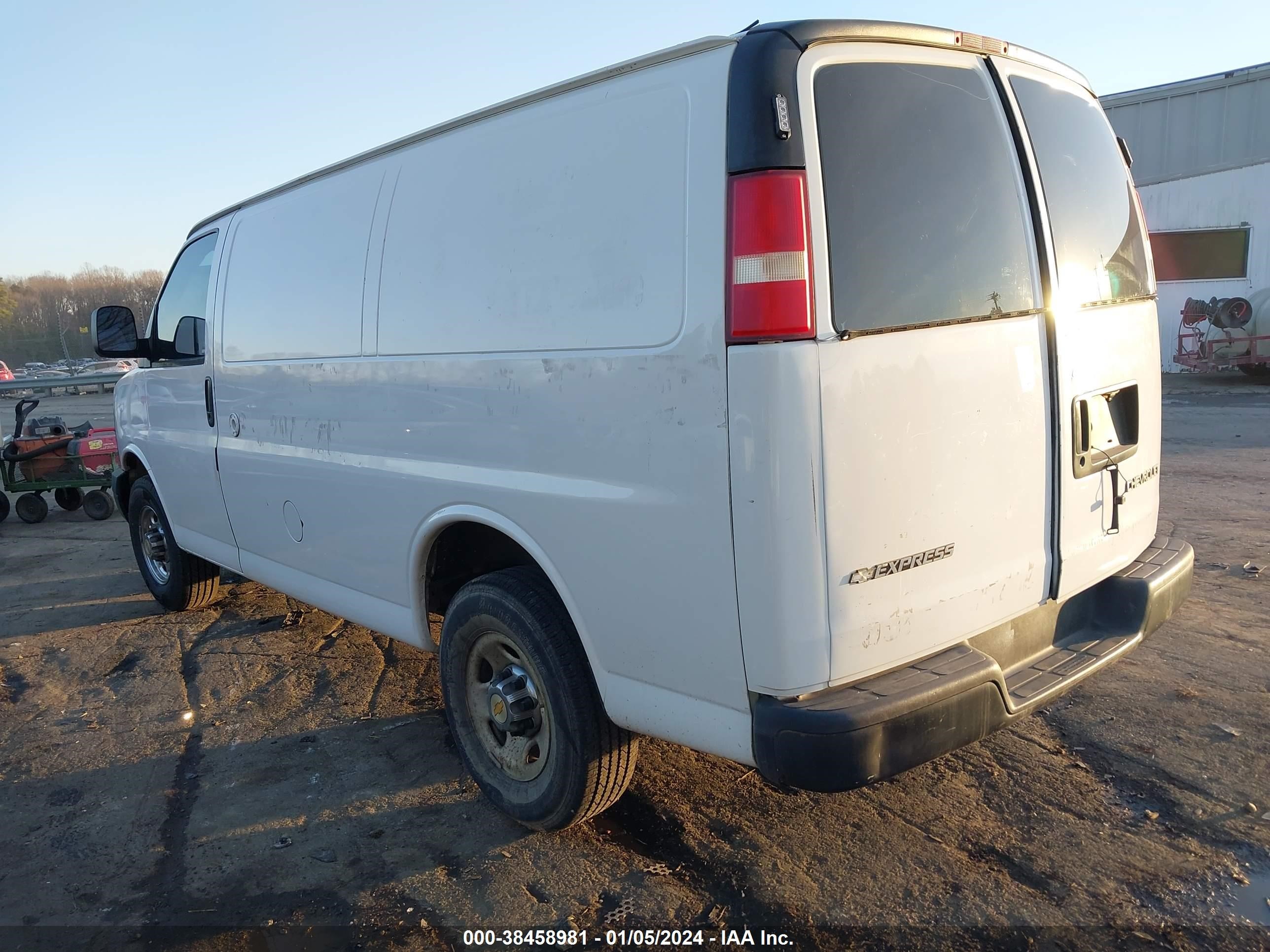 Photo 2 VIN: 1GCHG35U641236020 - CHEVROLET EXPRESS 