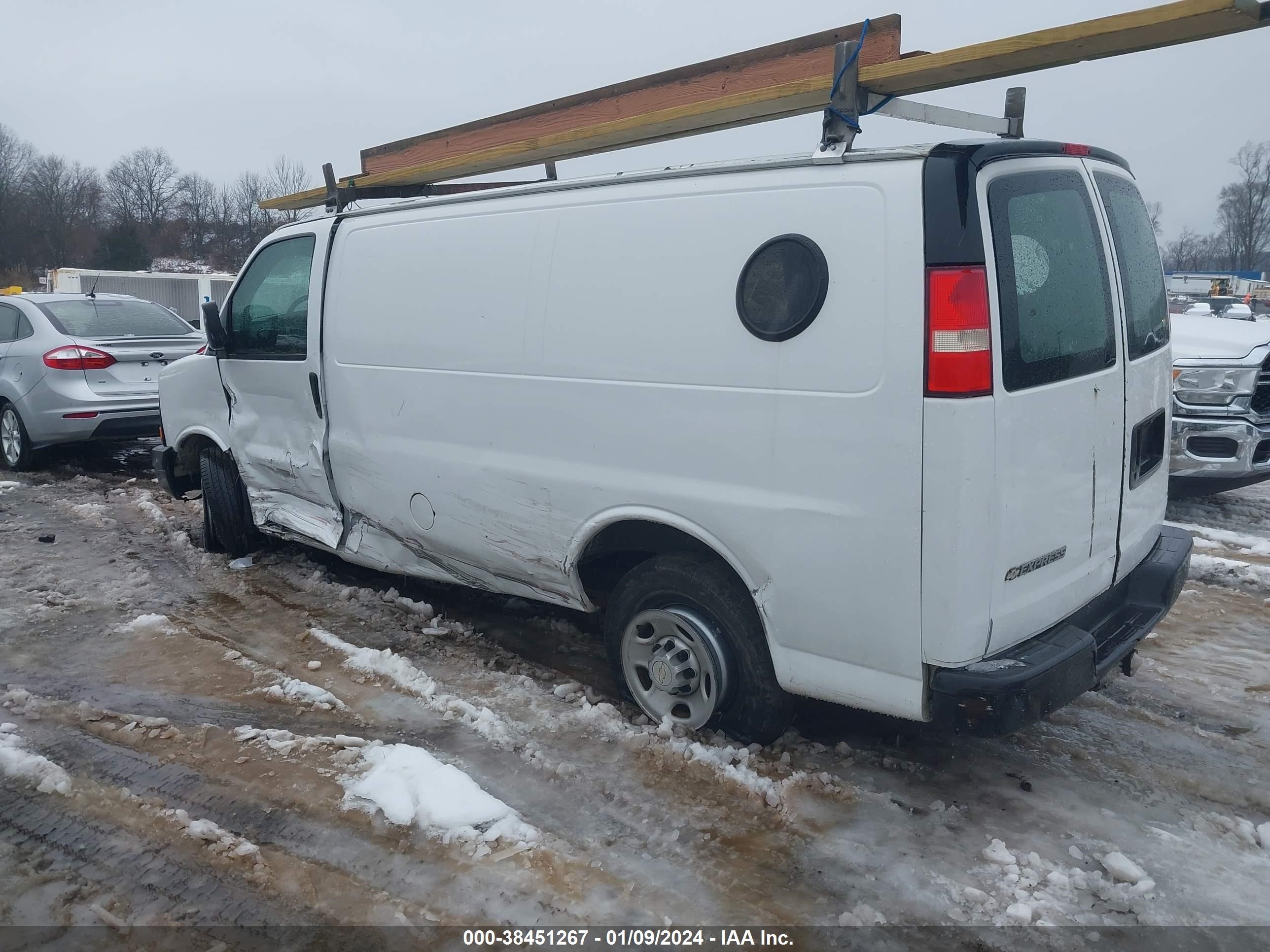 Photo 2 VIN: 1GCHG35U771140353 - CHEVROLET EXPRESS 