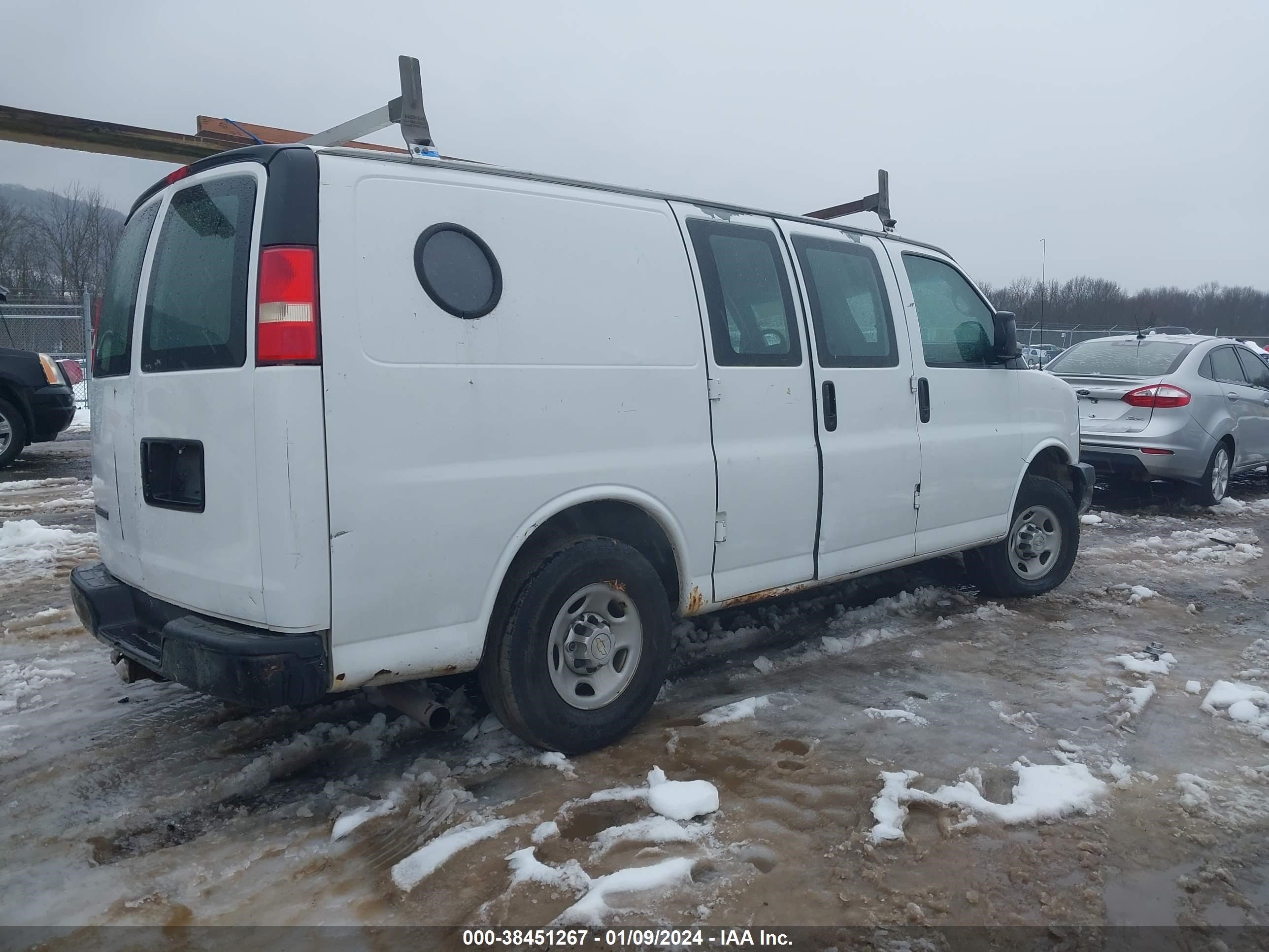 Photo 3 VIN: 1GCHG35U771140353 - CHEVROLET EXPRESS 