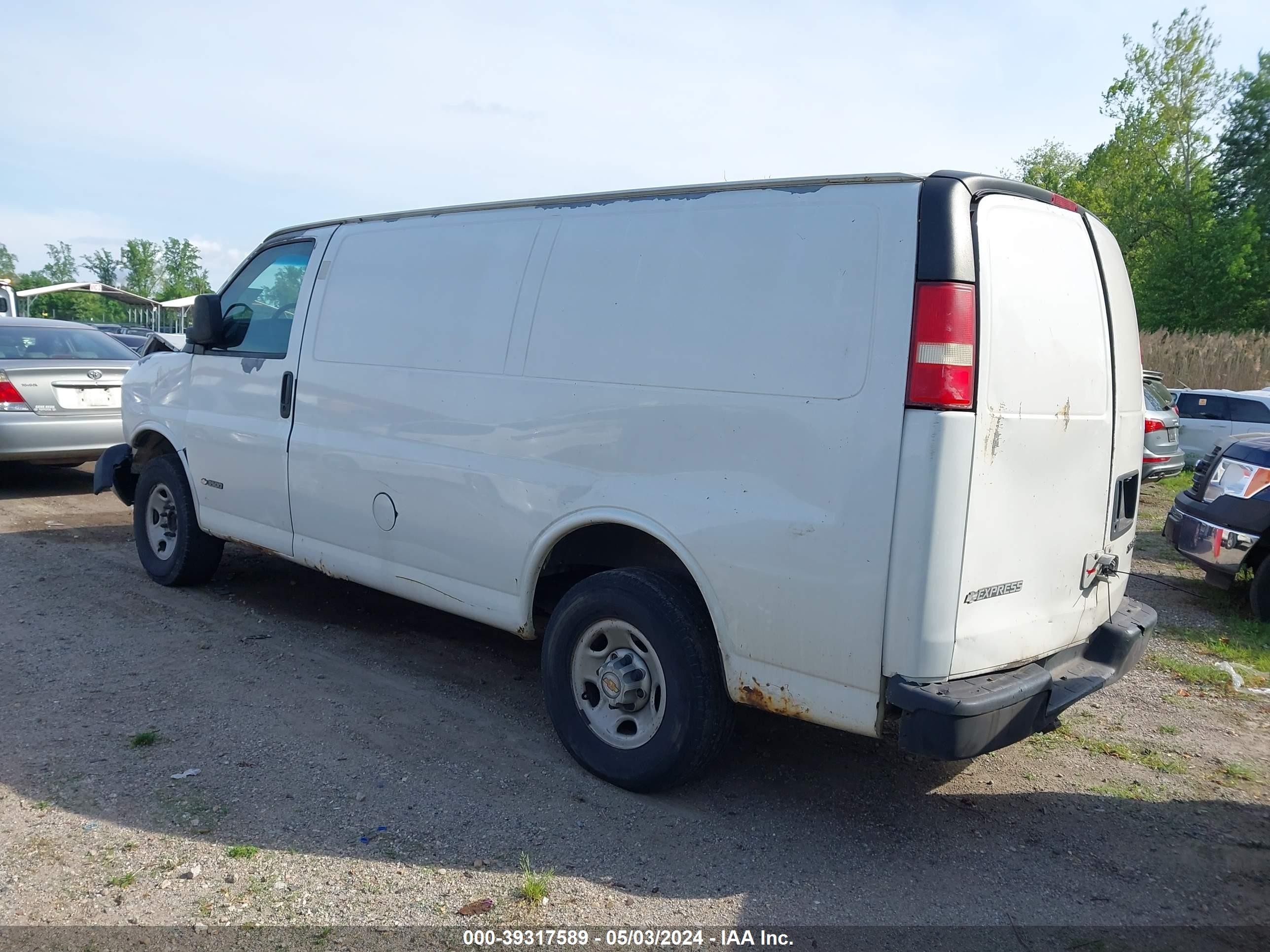 Photo 2 VIN: 1GCHG35U931128540 - CHEVROLET EXPRESS 