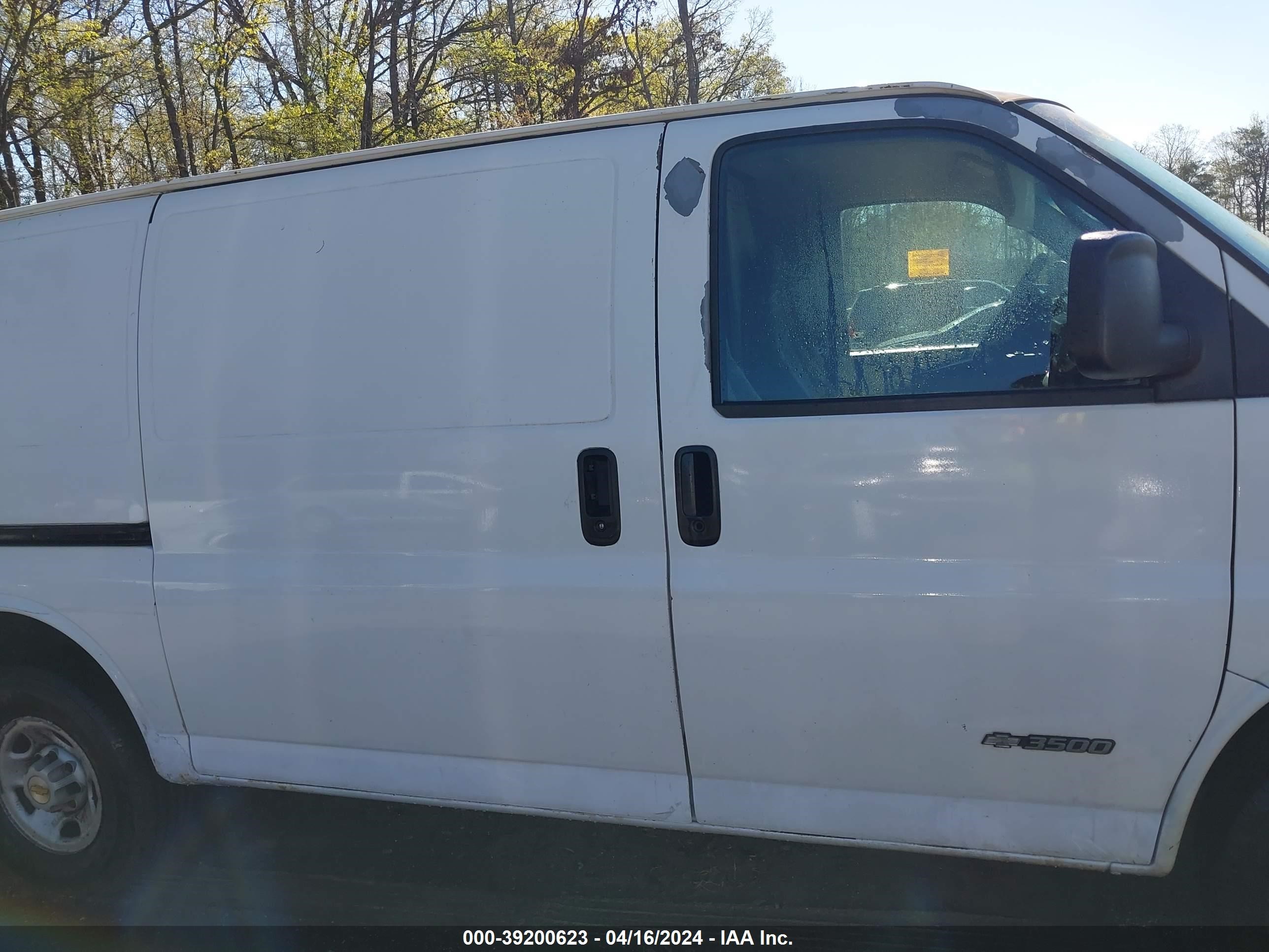 Photo 12 VIN: 1GCHG35U941244323 - CHEVROLET EXPRESS 