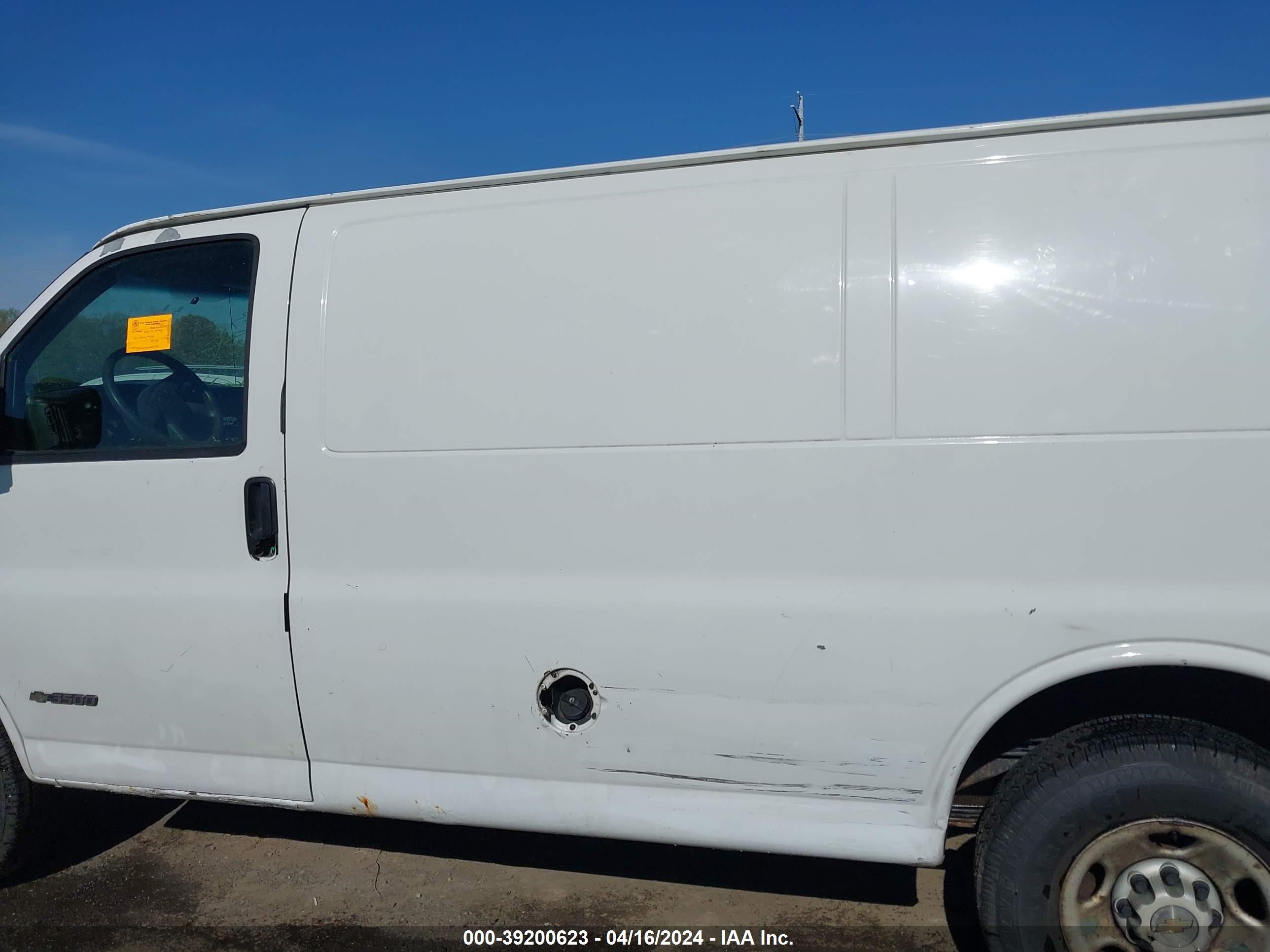 Photo 13 VIN: 1GCHG35U941244323 - CHEVROLET EXPRESS 