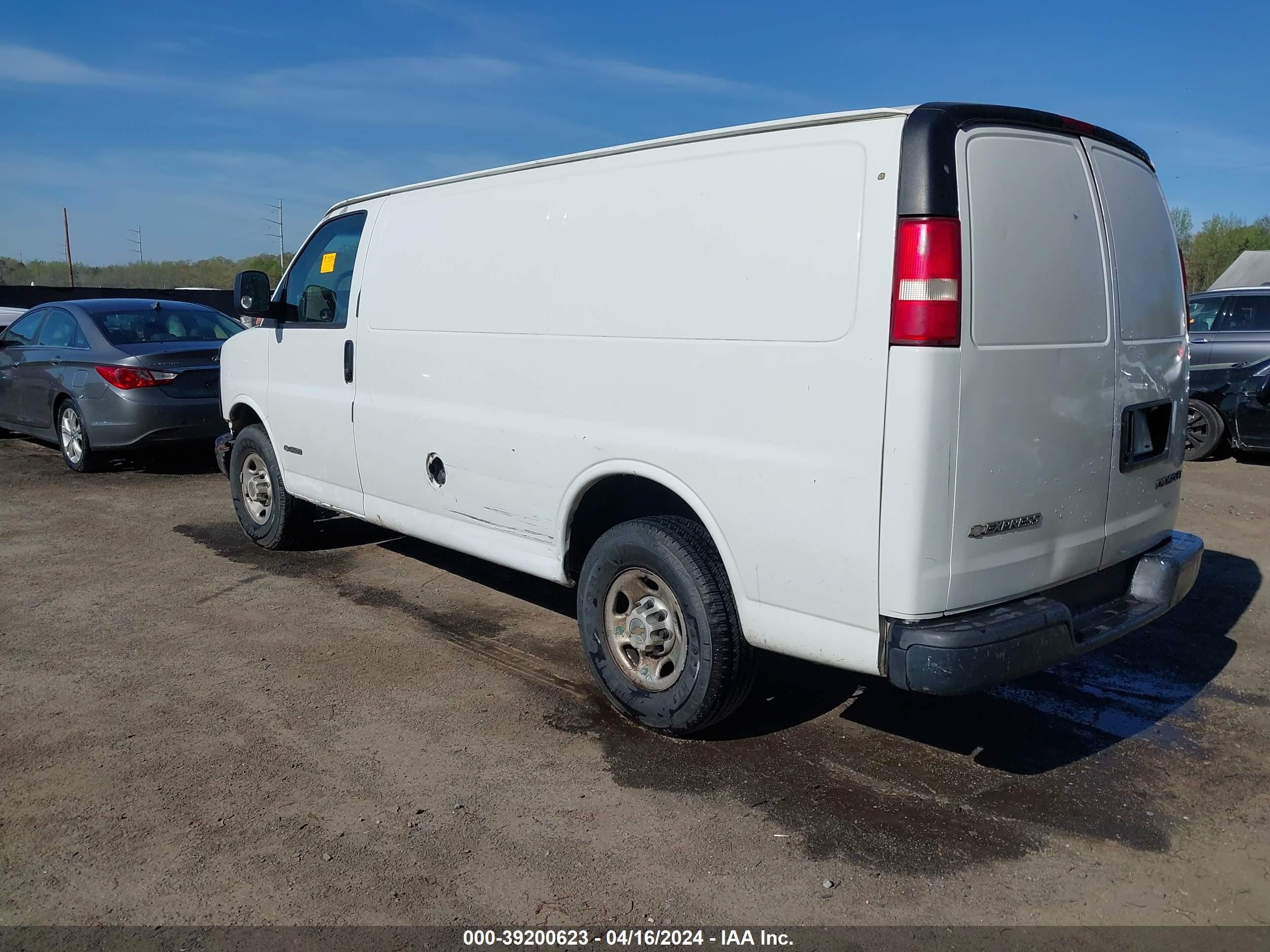 Photo 2 VIN: 1GCHG35U941244323 - CHEVROLET EXPRESS 