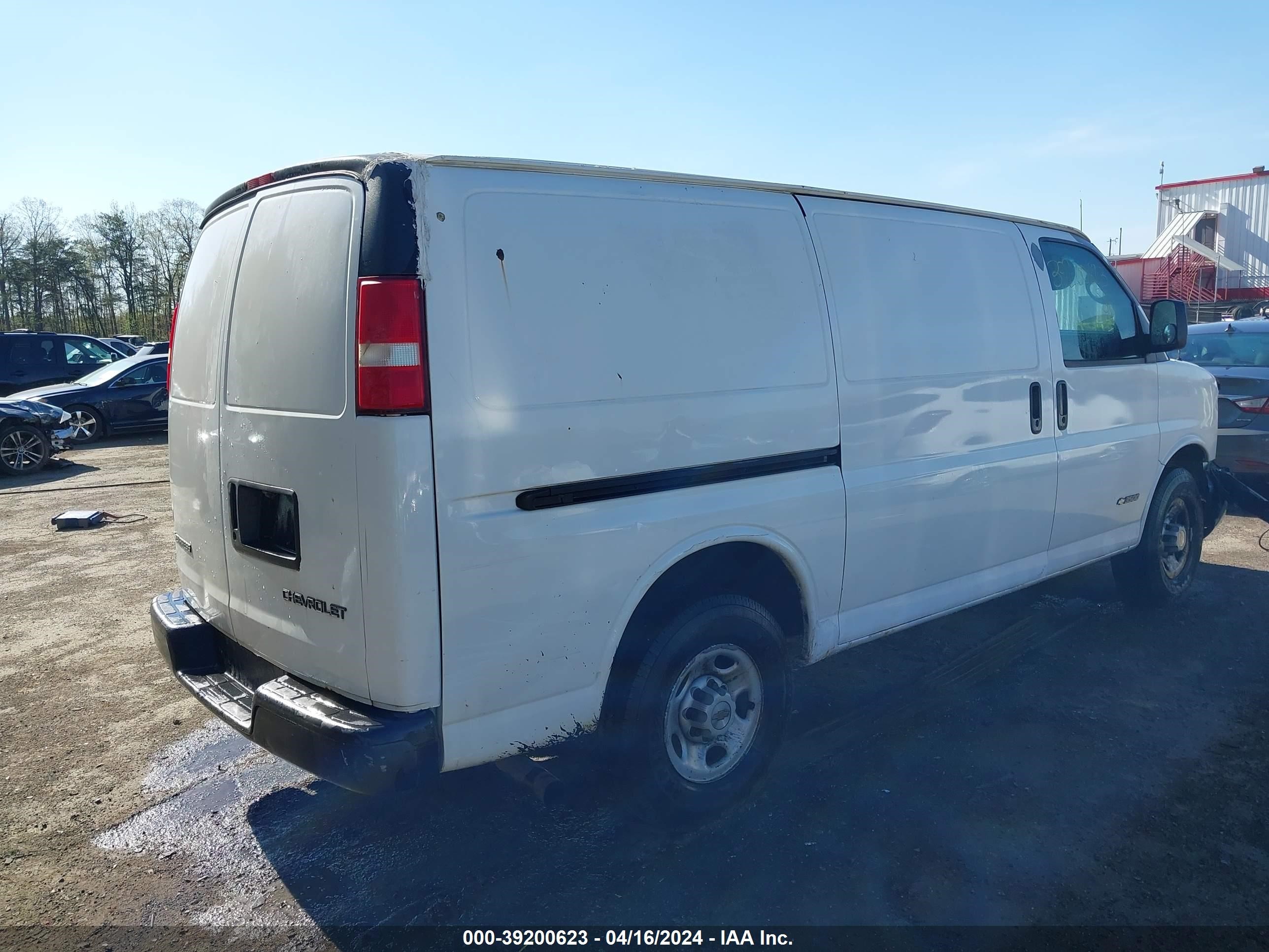 Photo 3 VIN: 1GCHG35U941244323 - CHEVROLET EXPRESS 