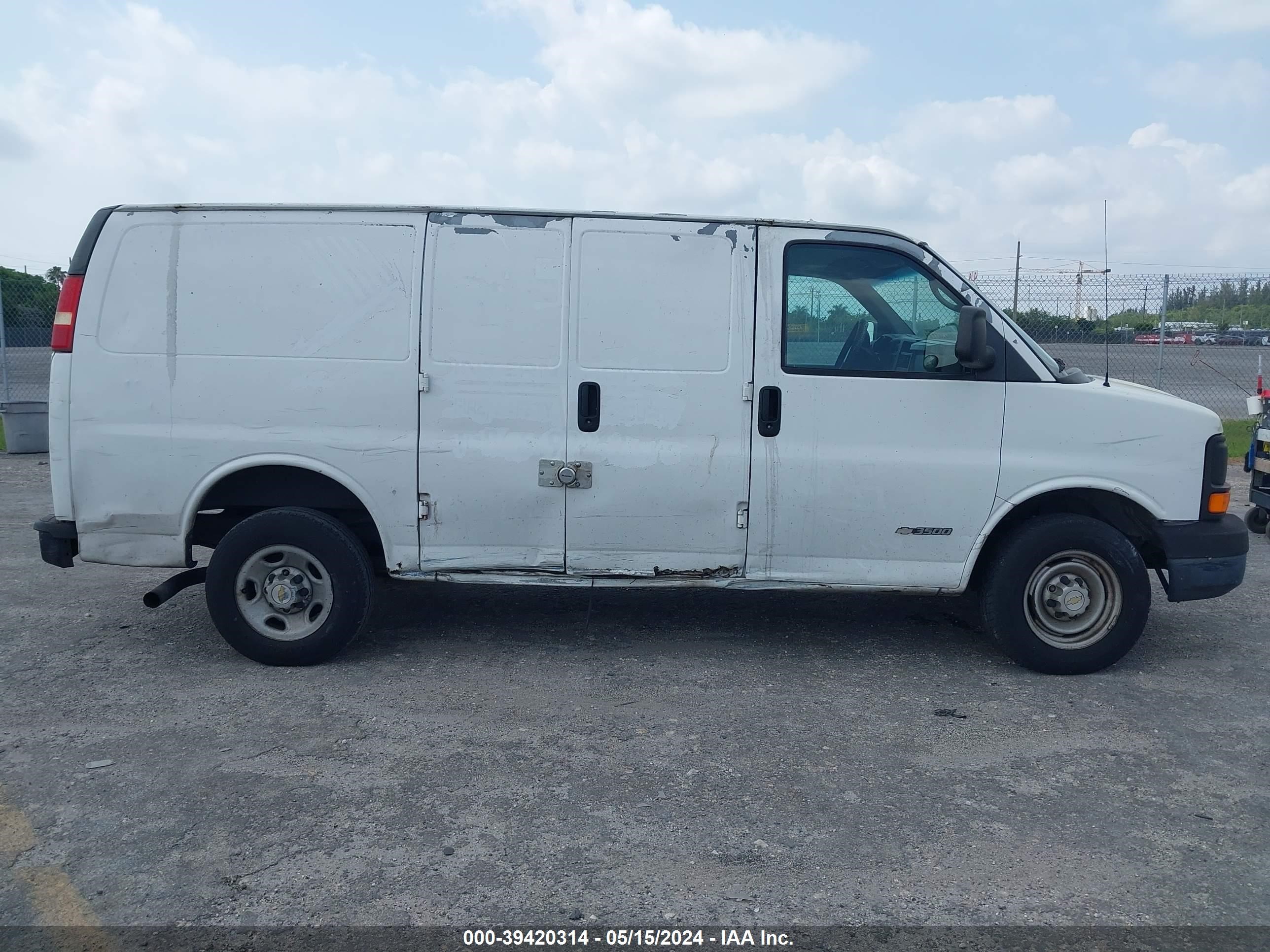 Photo 5 VIN: 1GCHG35UX41101316 - CHEVROLET EXPRESS 