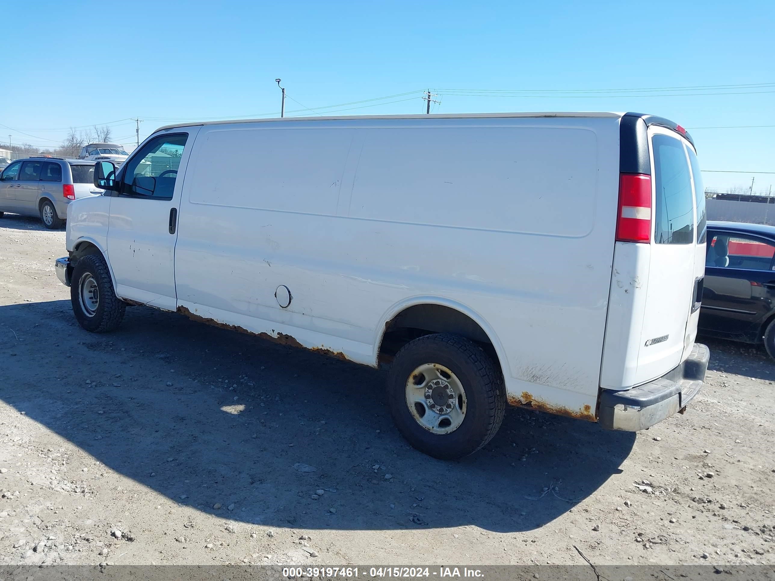 Photo 2 VIN: 1GCHG39K281135717 - CHEVROLET EXPRESS 