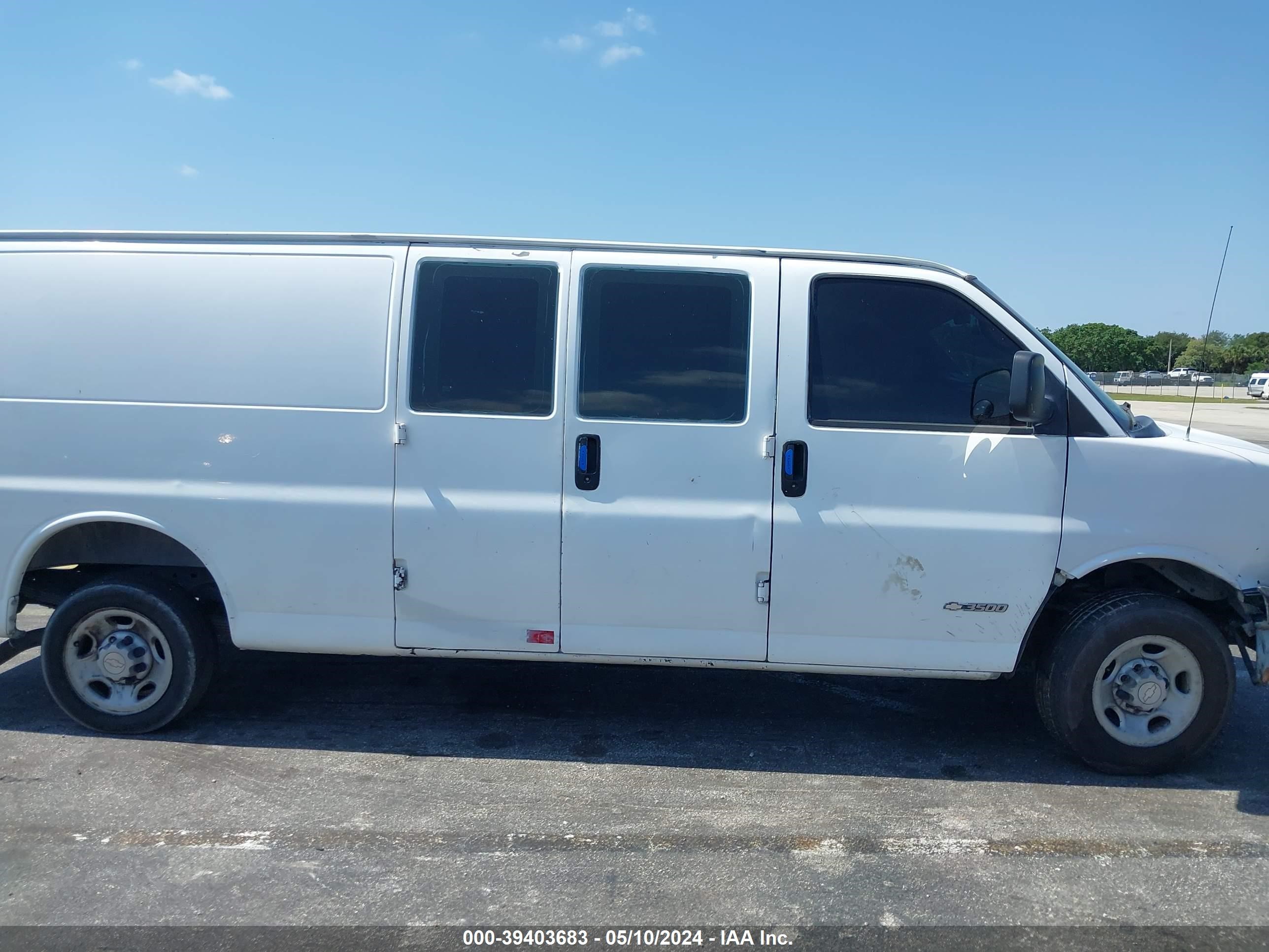 Photo 11 VIN: 1GCHG39U051259644 - CHEVROLET EXPRESS 