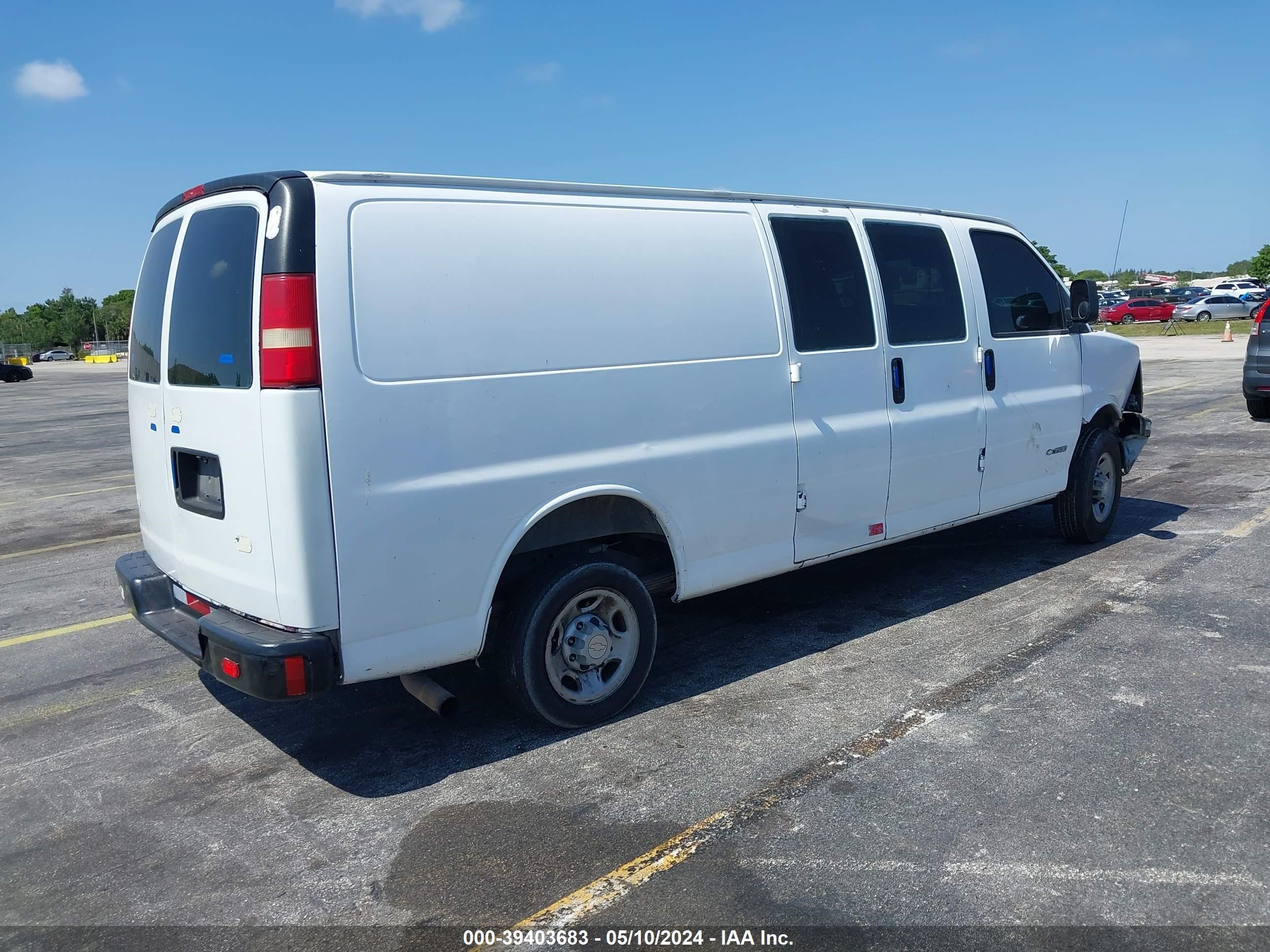 Photo 3 VIN: 1GCHG39U051259644 - CHEVROLET EXPRESS 