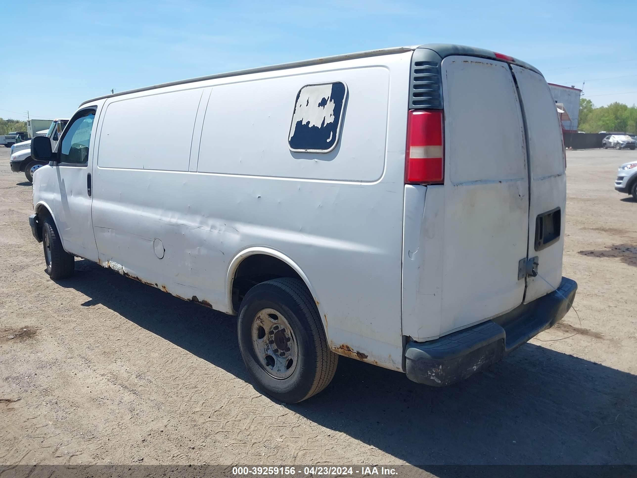 Photo 2 VIN: 1GCHG39U351220093 - CHEVROLET EXPRESS 