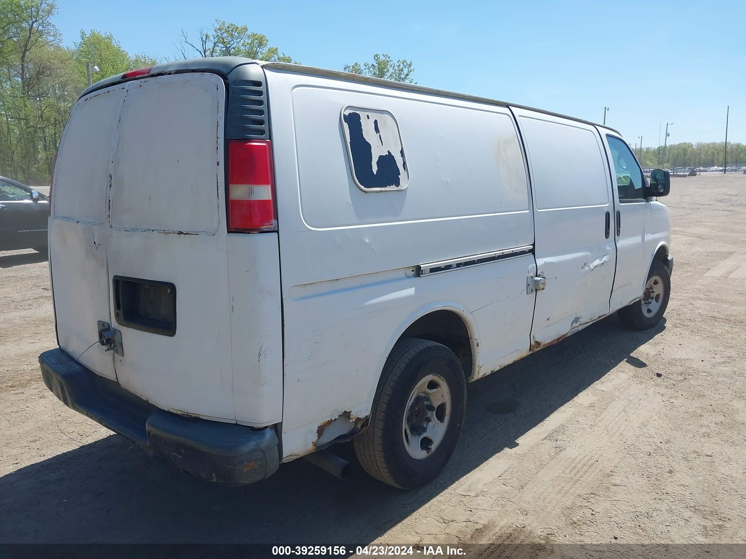 Photo 3 VIN: 1GCHG39U351220093 - CHEVROLET EXPRESS 