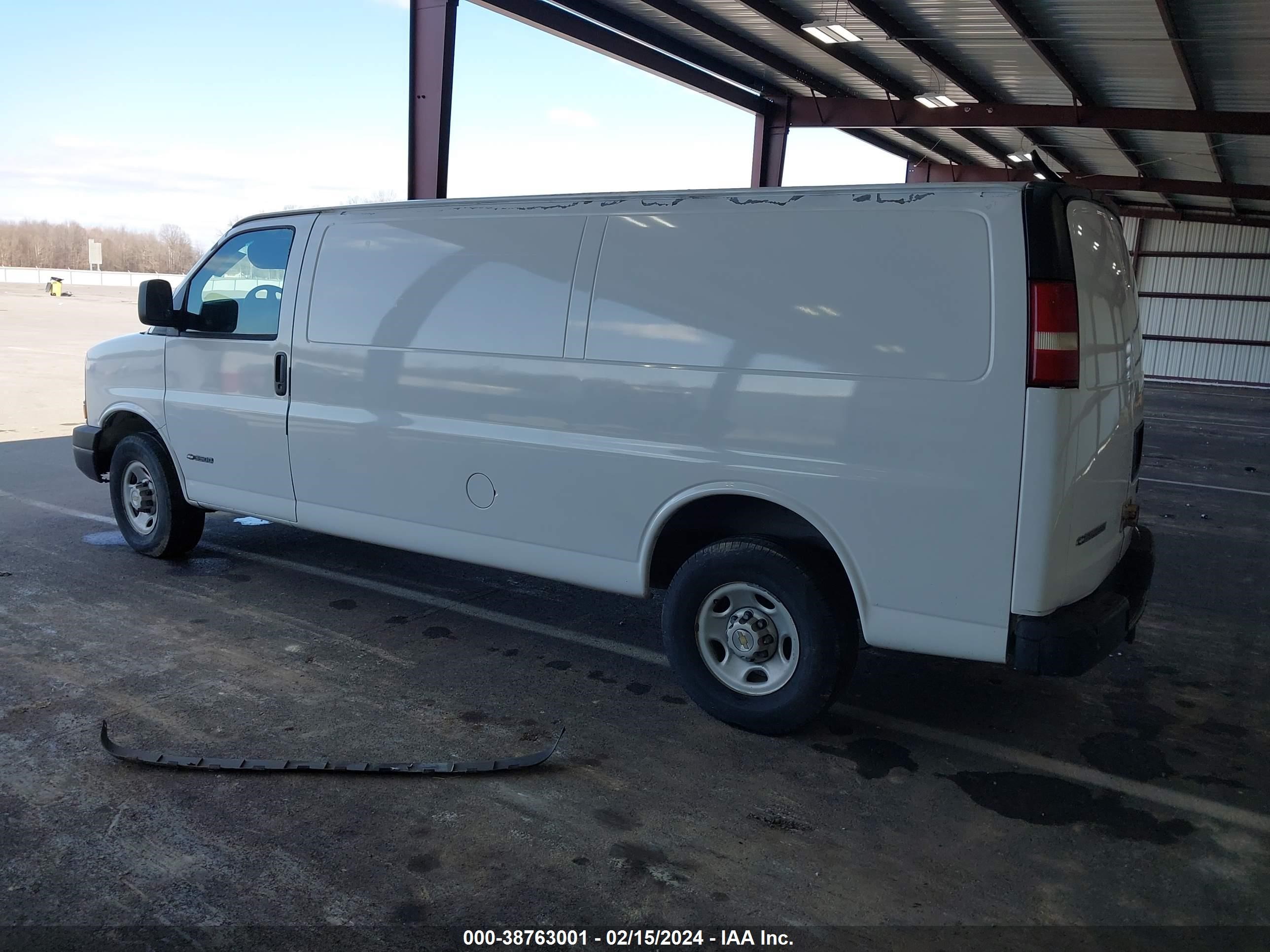 Photo 2 VIN: 1GCHG39U731152281 - CHEVROLET EXPRESS 