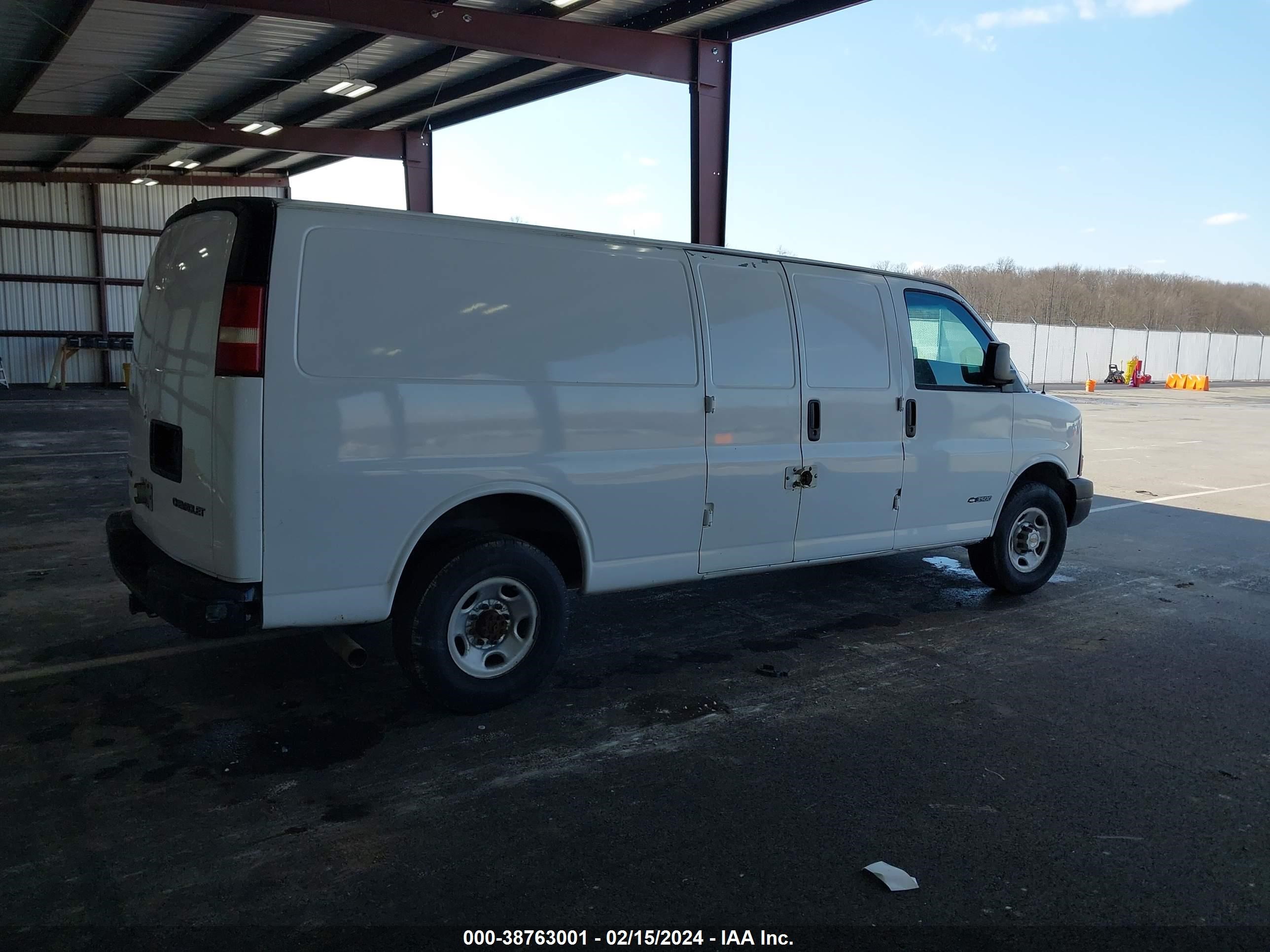 Photo 3 VIN: 1GCHG39U731152281 - CHEVROLET EXPRESS 