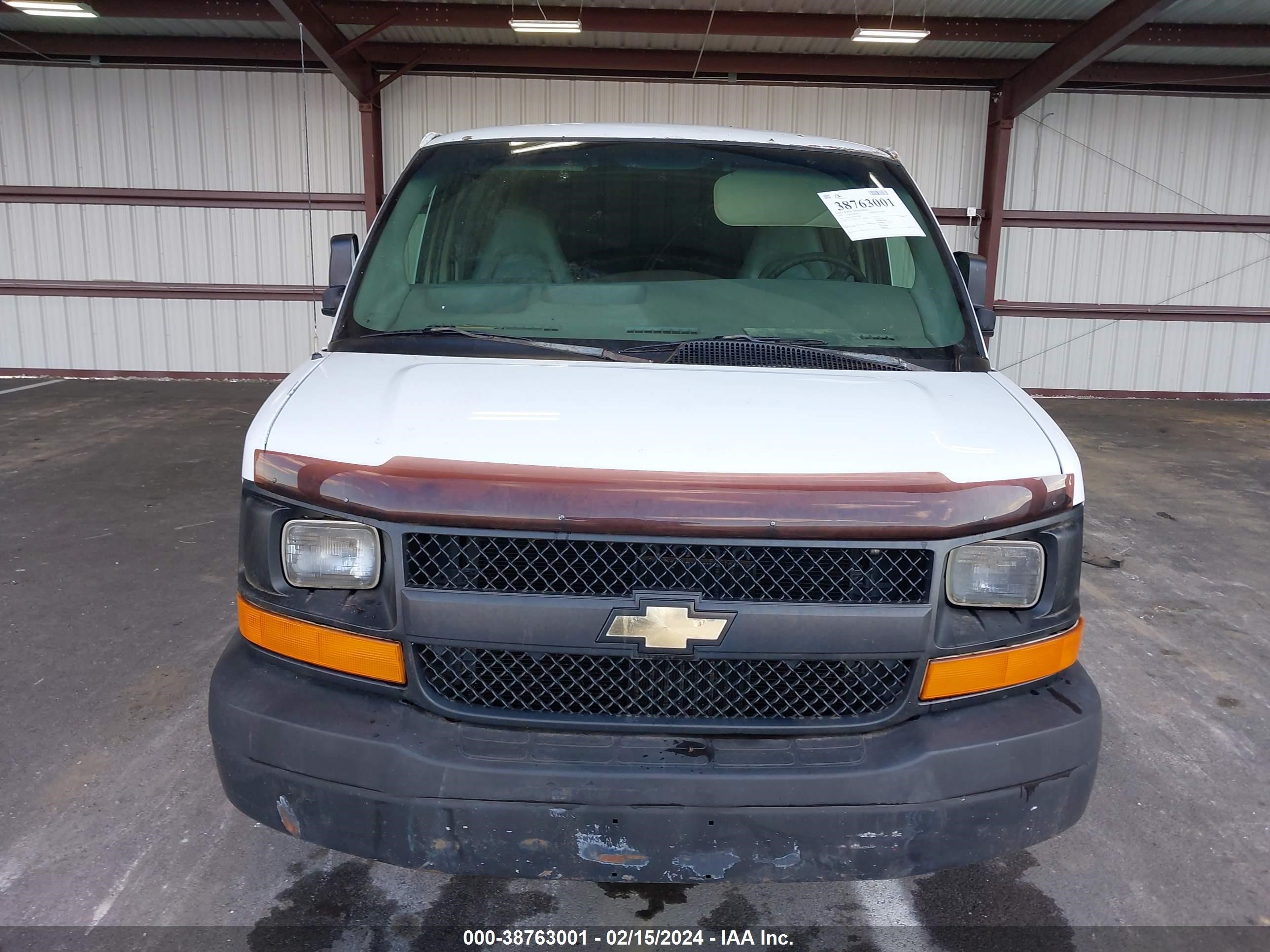 Photo 5 VIN: 1GCHG39U731152281 - CHEVROLET EXPRESS 