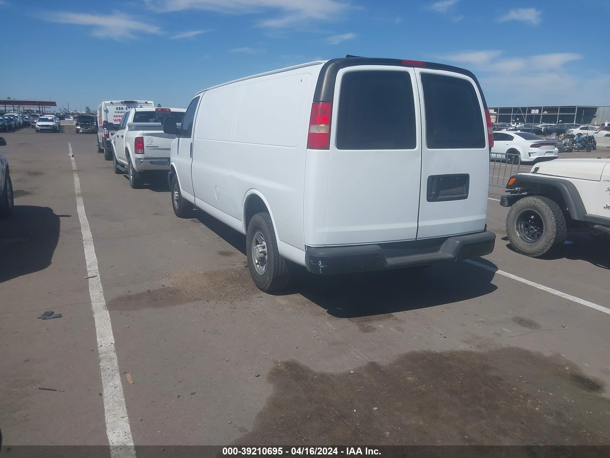 Photo 2 VIN: 1GCHG39U761168419 - CHEVROLET EXPRESS 