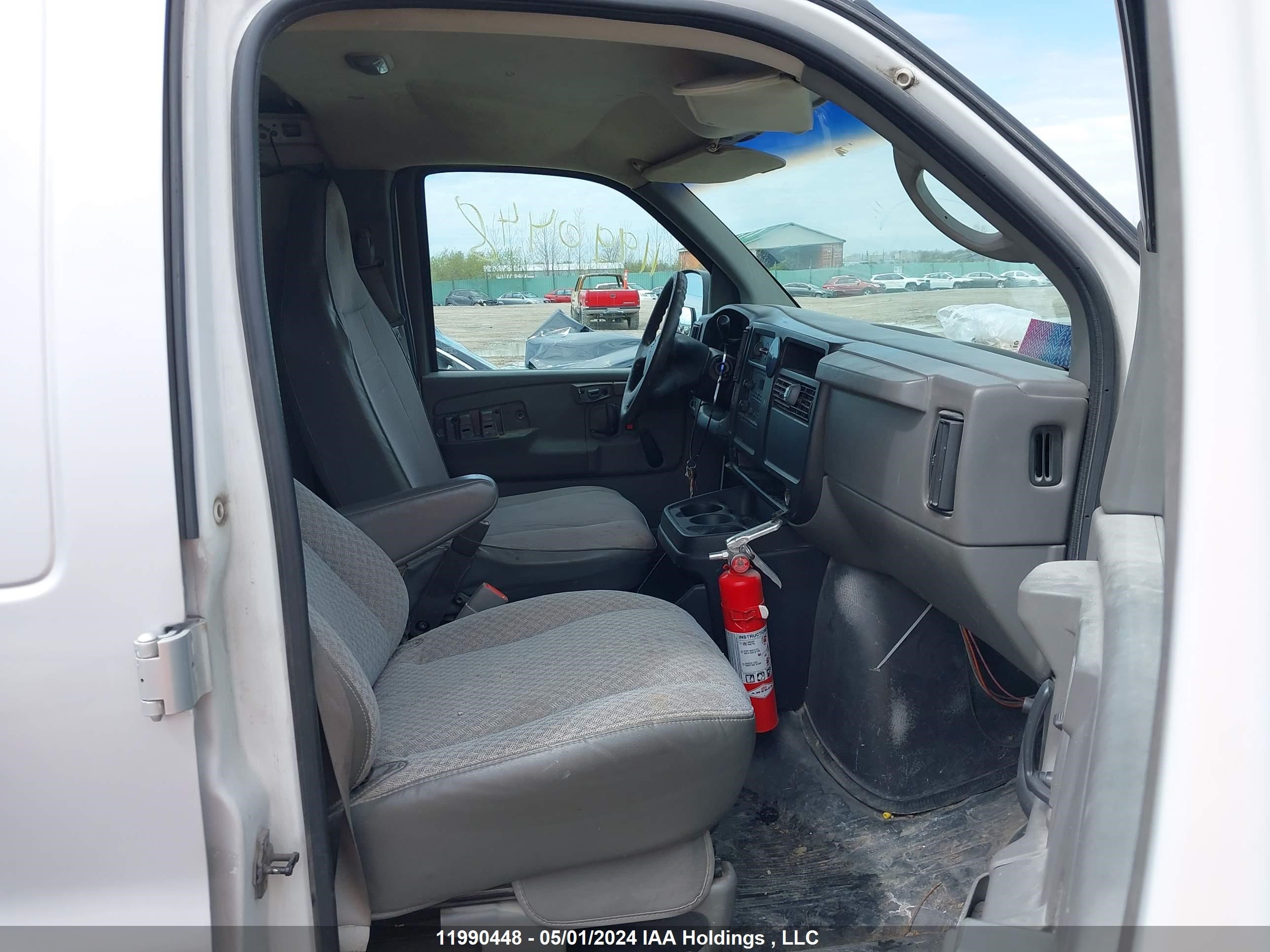 Photo 4 VIN: 1GCHG39U941107151 - CHEVROLET EXPRESS 