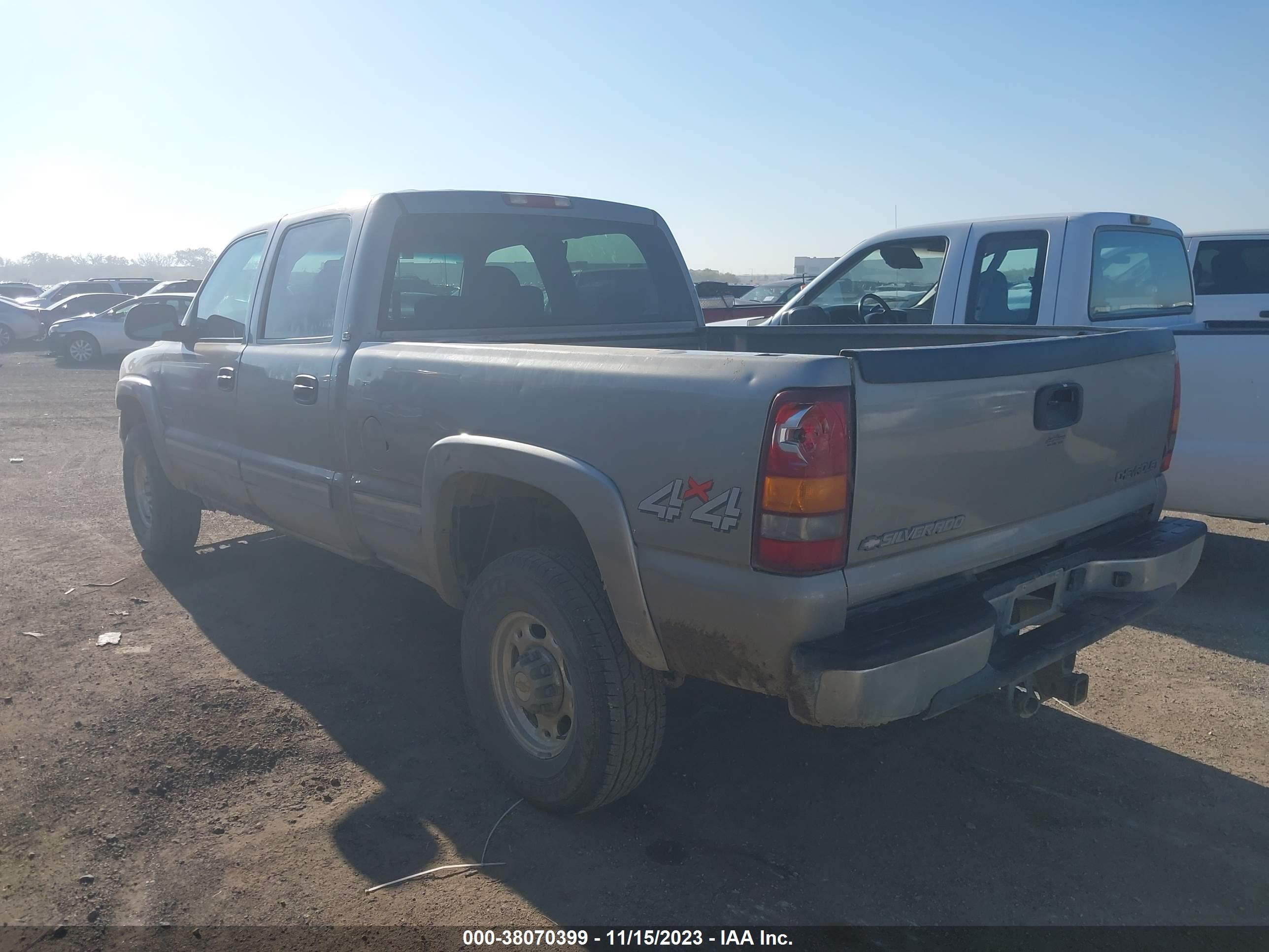 Photo 2 VIN: 1GCHK23132F165411 - CHEVROLET SILVERADO 