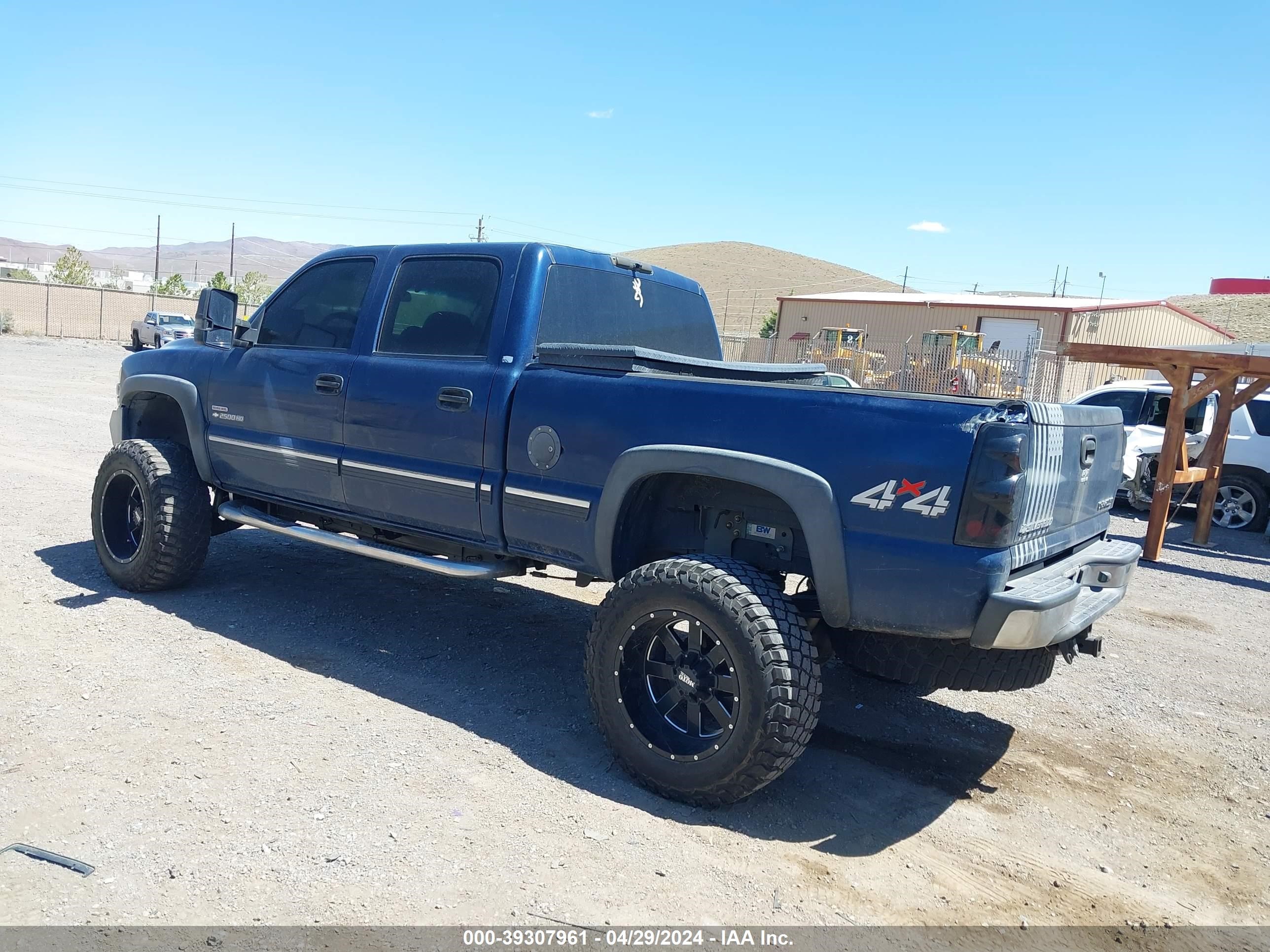 Photo 2 VIN: 1GCHK23142F169063 - CHEVROLET SILVERADO 