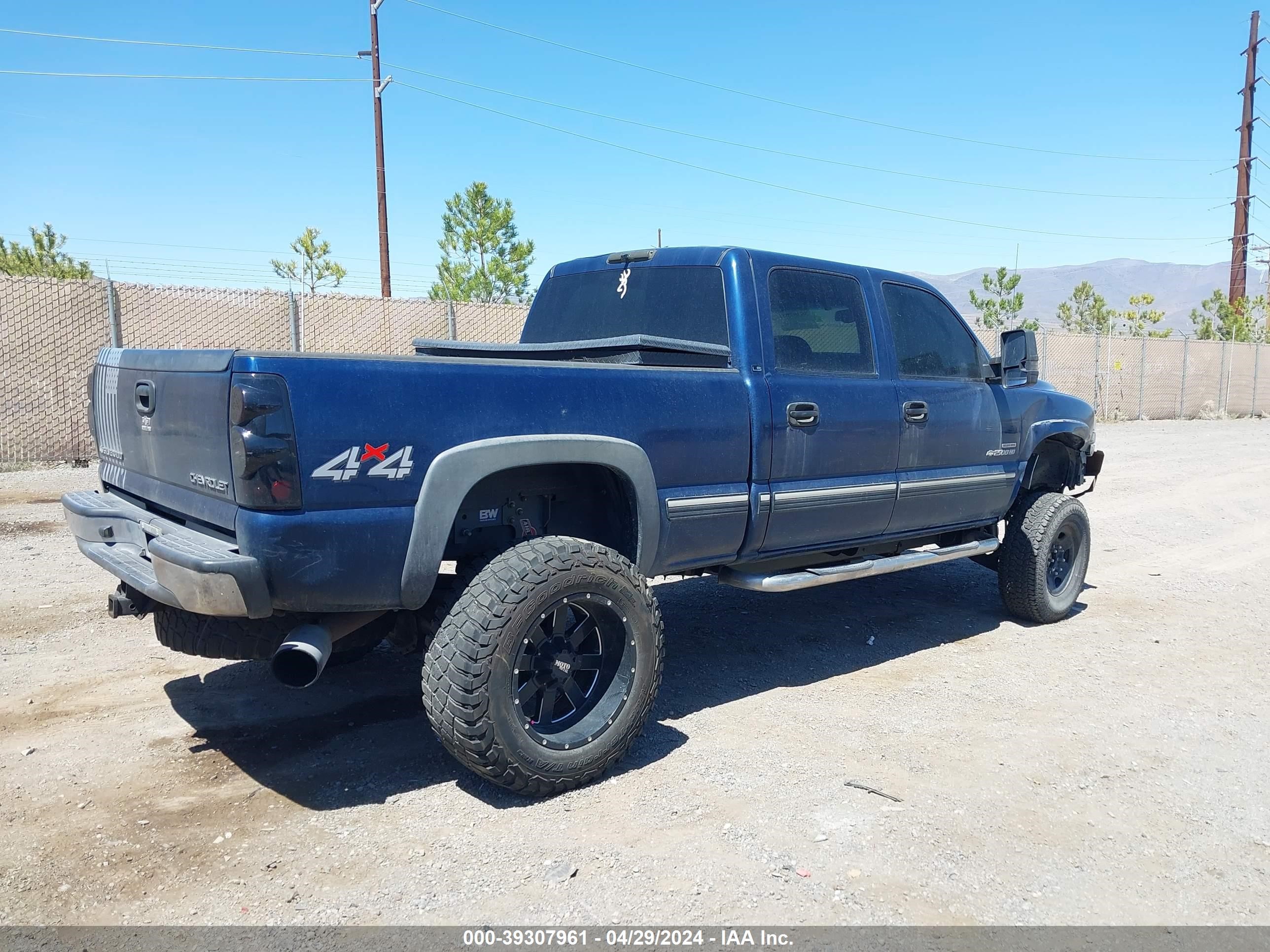 Photo 3 VIN: 1GCHK23142F169063 - CHEVROLET SILVERADO 