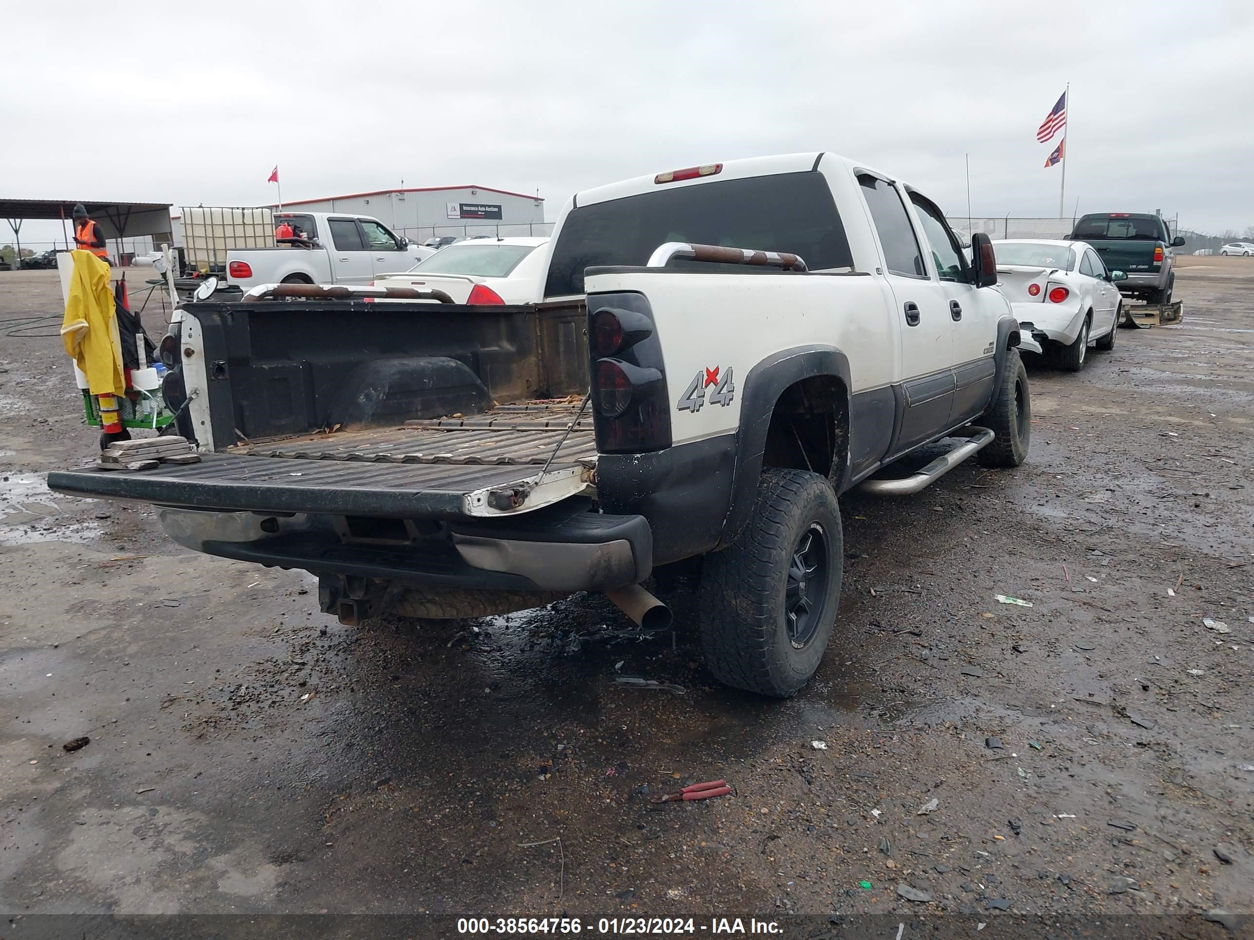 Photo 3 VIN: 1GCHK23143F141989 - CHEVROLET SILVERADO 