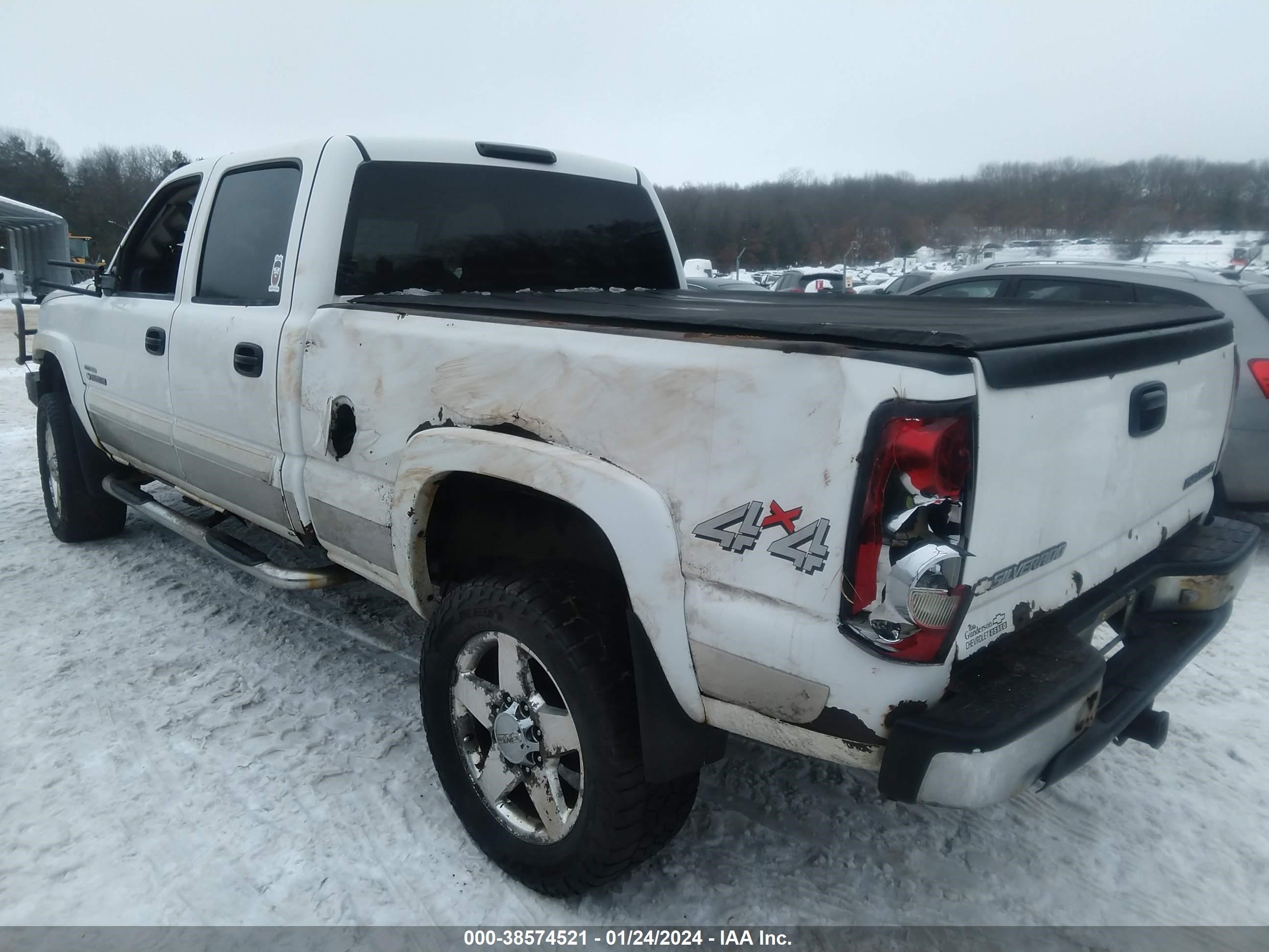 Photo 2 VIN: 1GCHK23164F105738 - CHEVROLET SILVERADO 