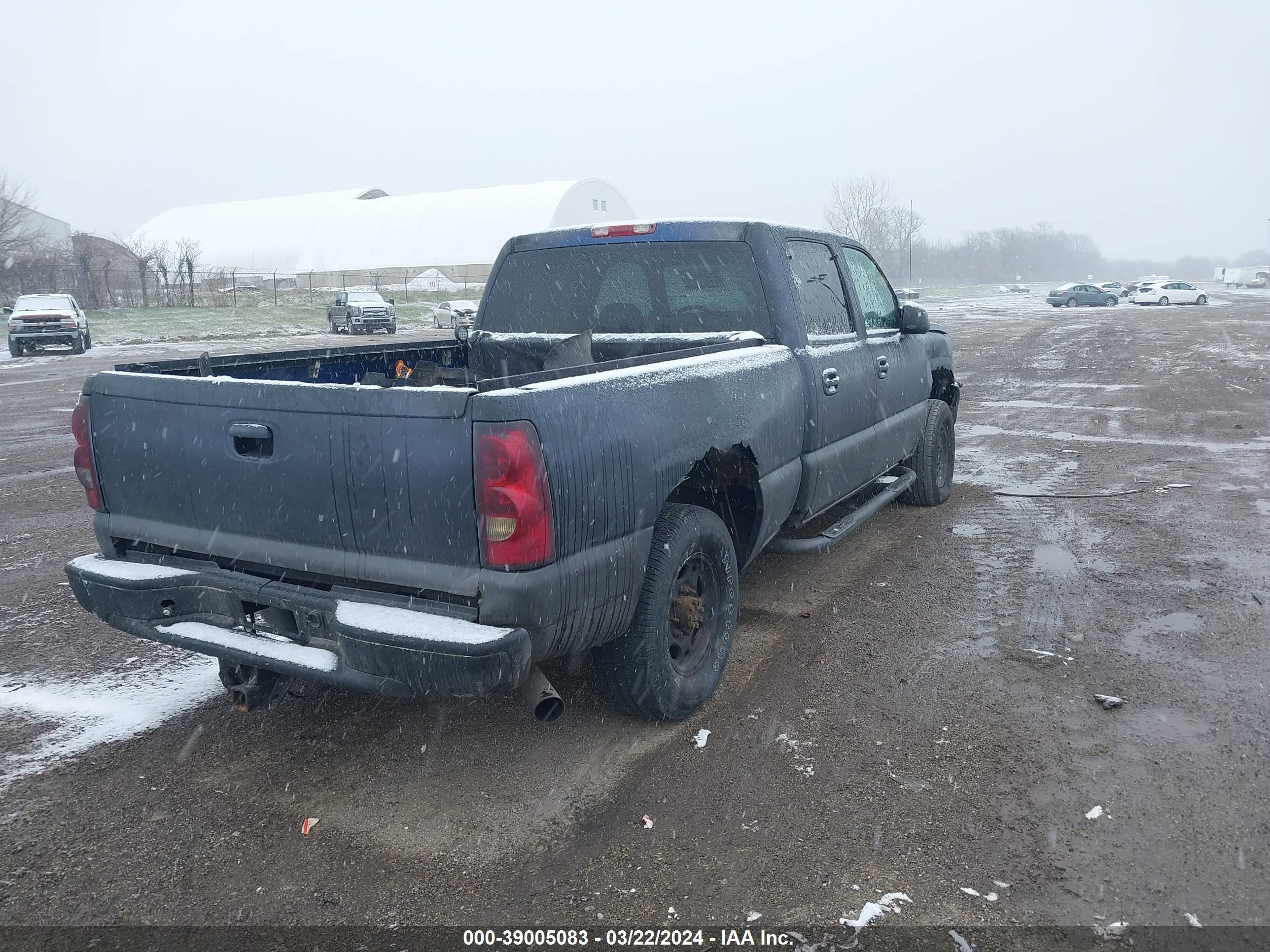 Photo 3 VIN: 1GCHK23164F110227 - CHEVROLET SILVERADO 