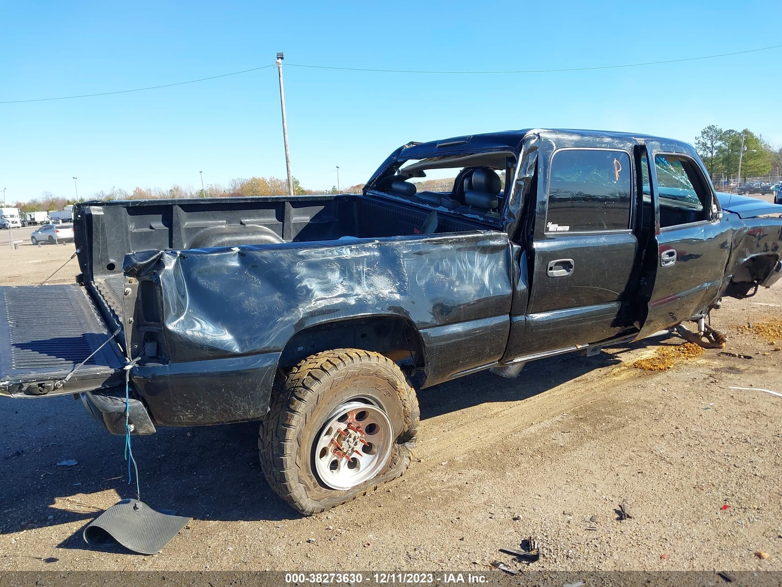 Photo 3 VIN: 1GCHK23173F138486 - CHEVROLET SILVERADO 