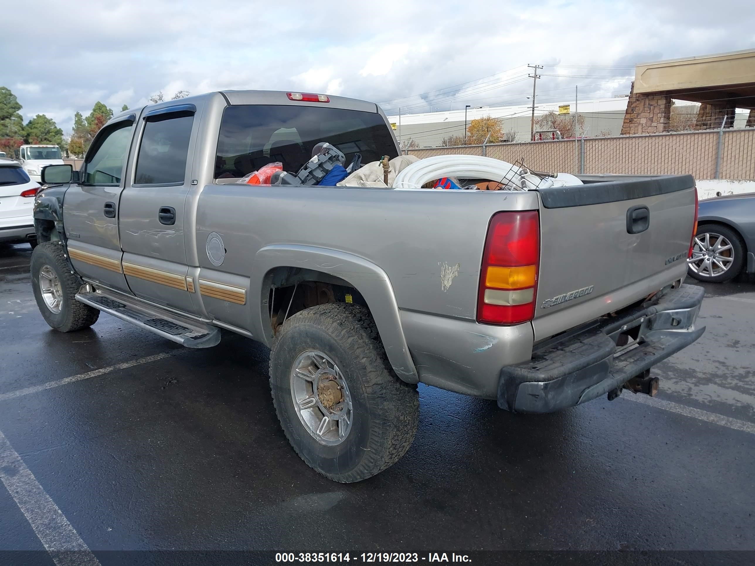 Photo 2 VIN: 1GCHK23192F234389 - CHEVROLET SILVERADO 