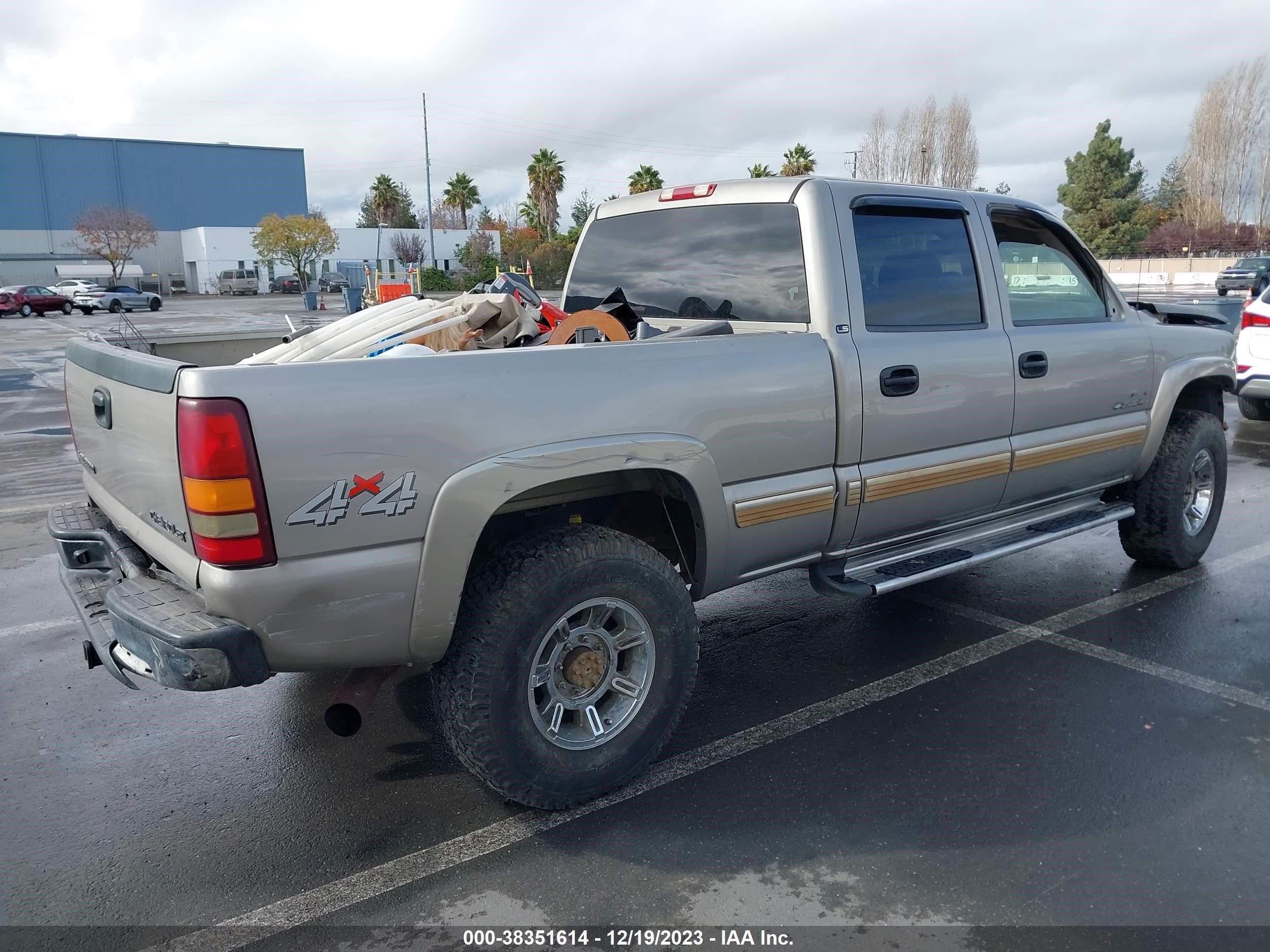 Photo 3 VIN: 1GCHK23192F234389 - CHEVROLET SILVERADO 