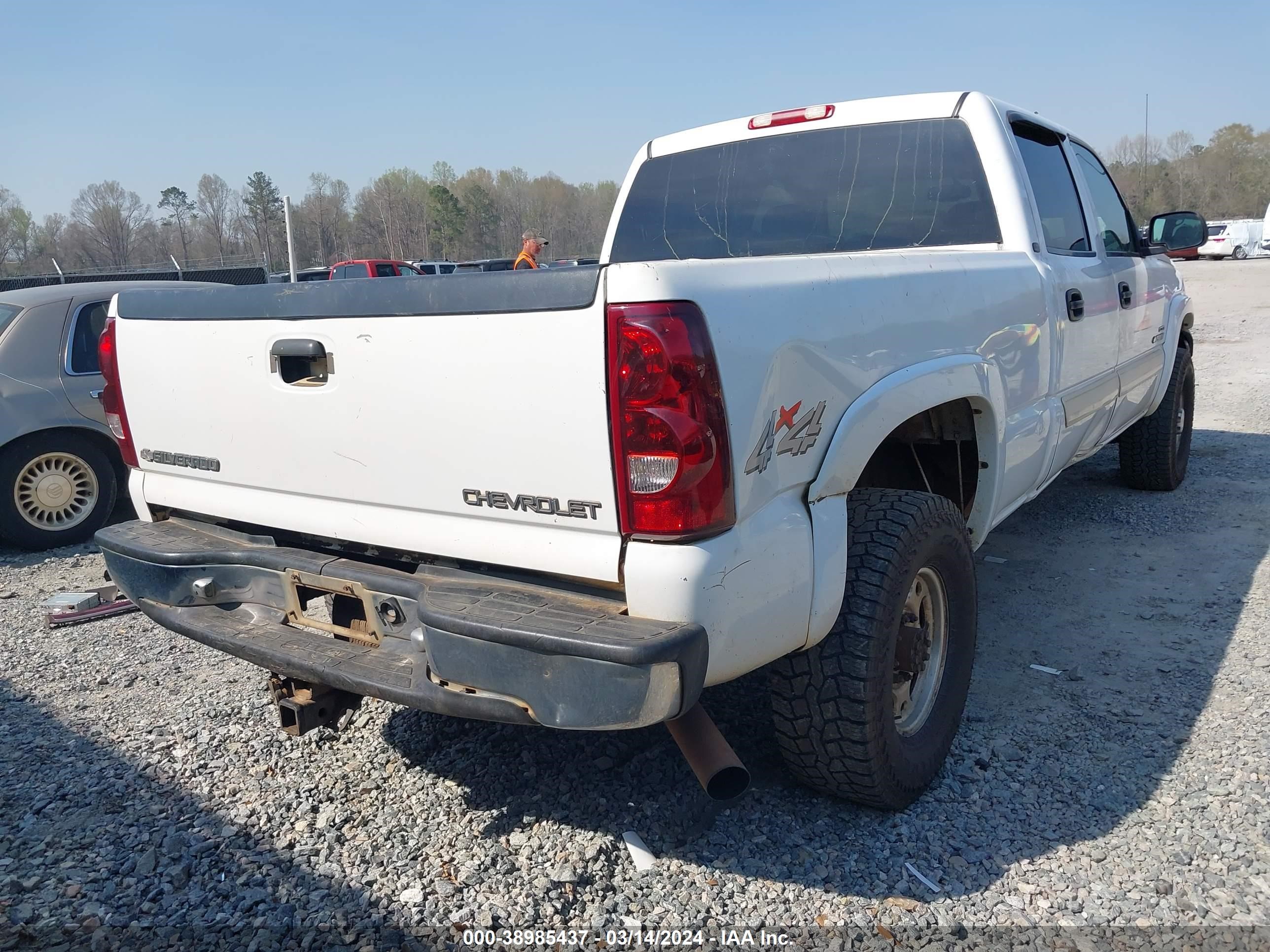 Photo 3 VIN: 1GCHK23193F224110 - CHEVROLET SILVERADO 