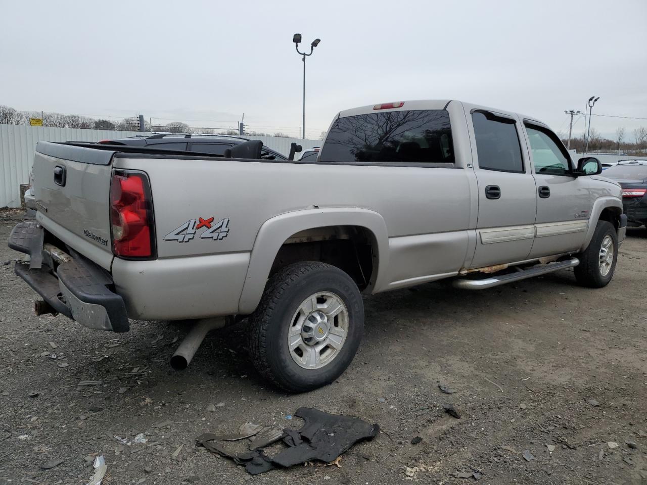 Photo 2 VIN: 1GCHK23224F216943 - CHEVROLET SILVERADO 