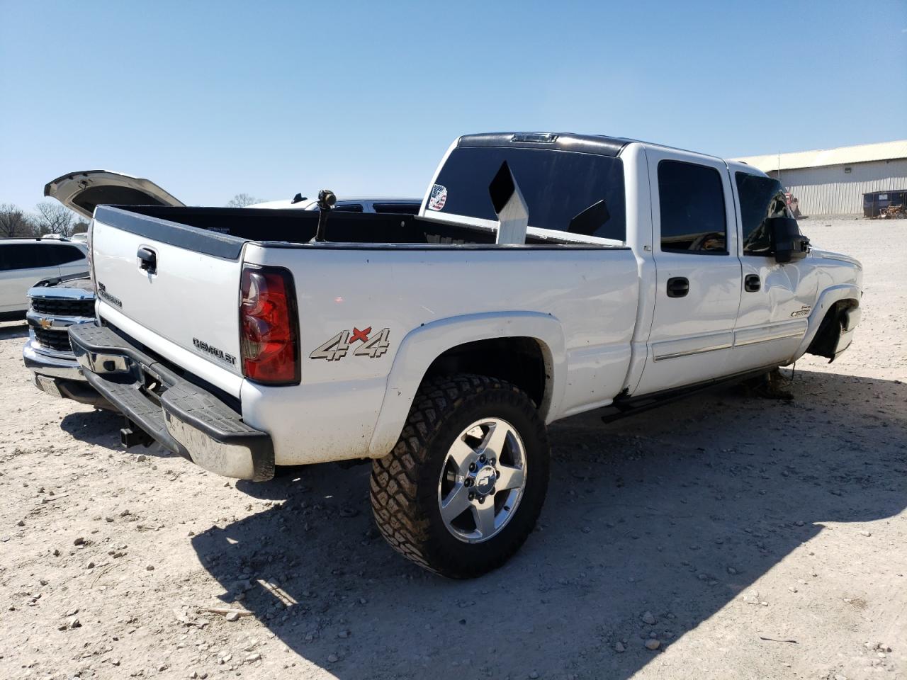 Photo 2 VIN: 1GCHK23235F970435 - CHEVROLET SILVERADO 