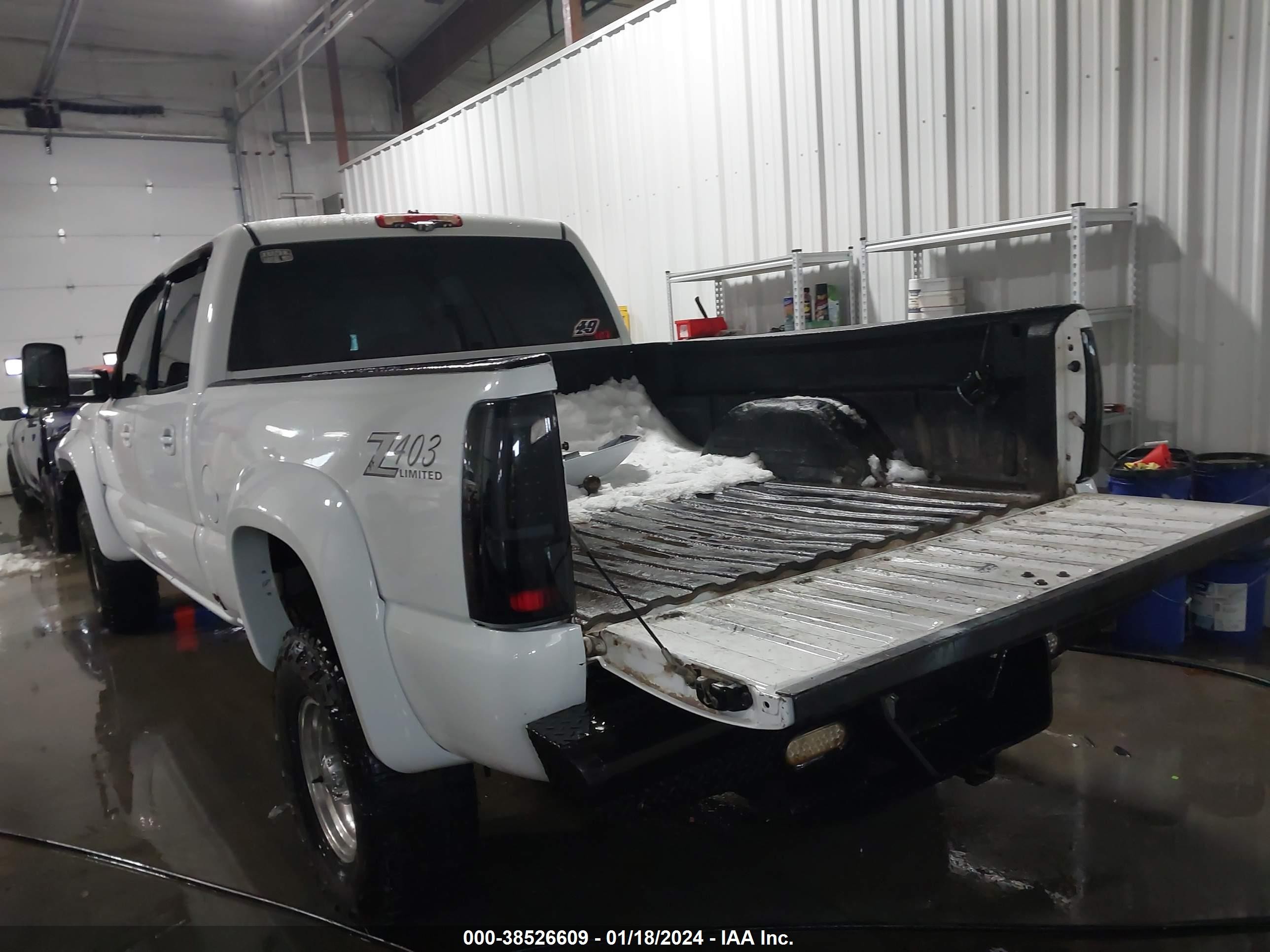 Photo 2 VIN: 1GCHK23255F922306 - CHEVROLET SILVERADO 