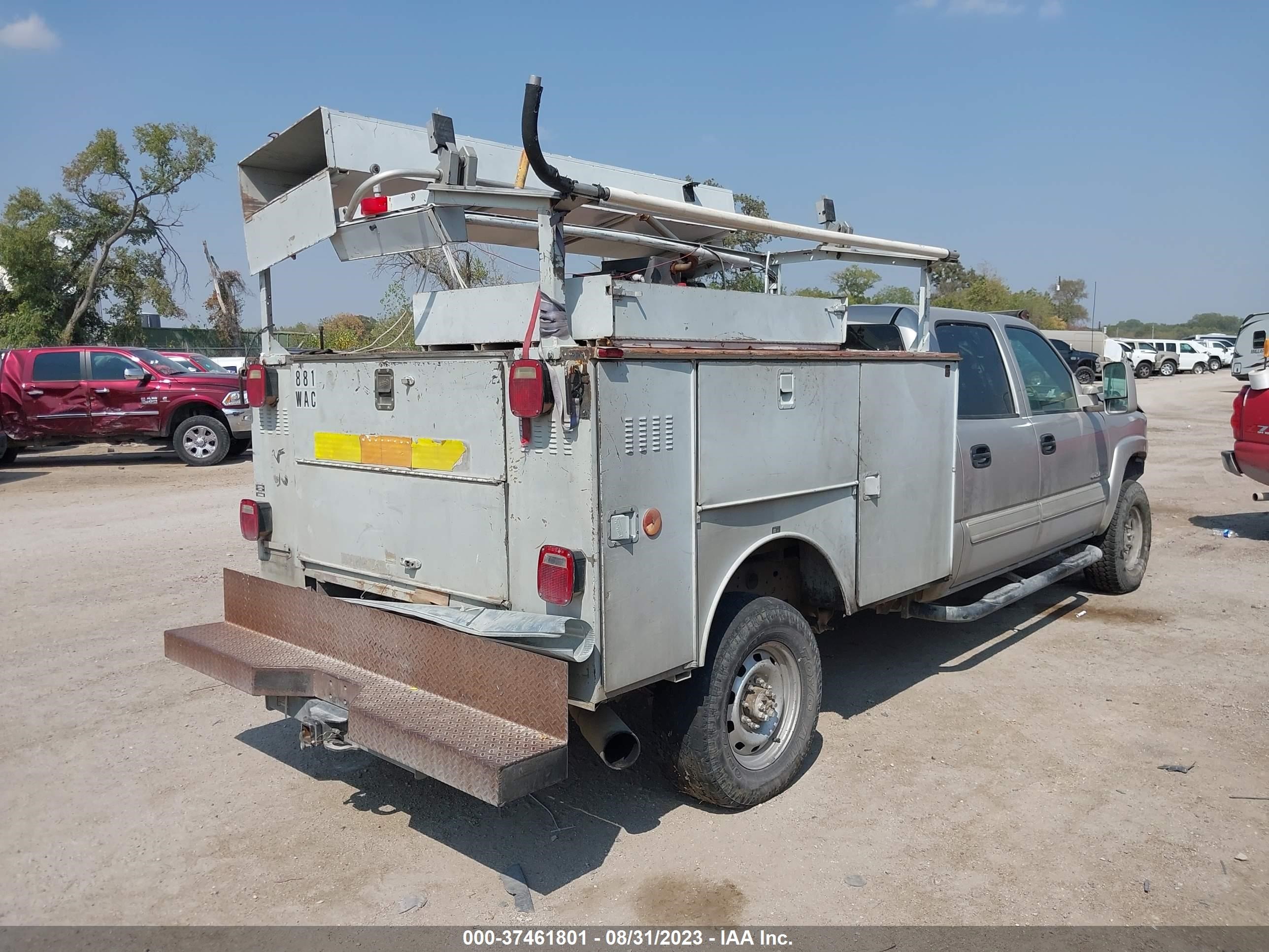 Photo 3 VIN: 1GCHK23255F943110 - CHEVROLET SILVERADO 