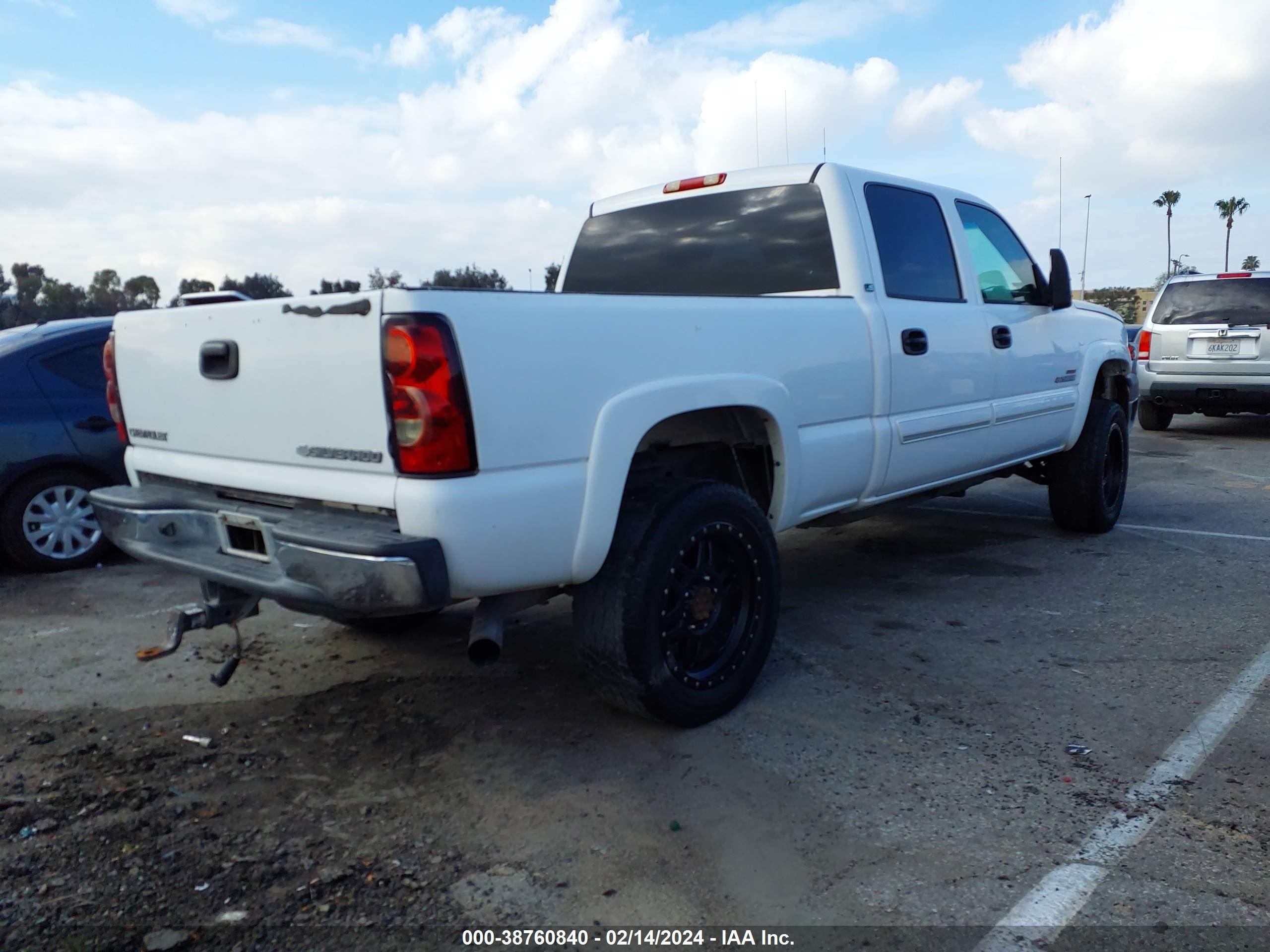 Photo 3 VIN: 1GCHK23265F918457 - CHEVROLET SILVERADO 