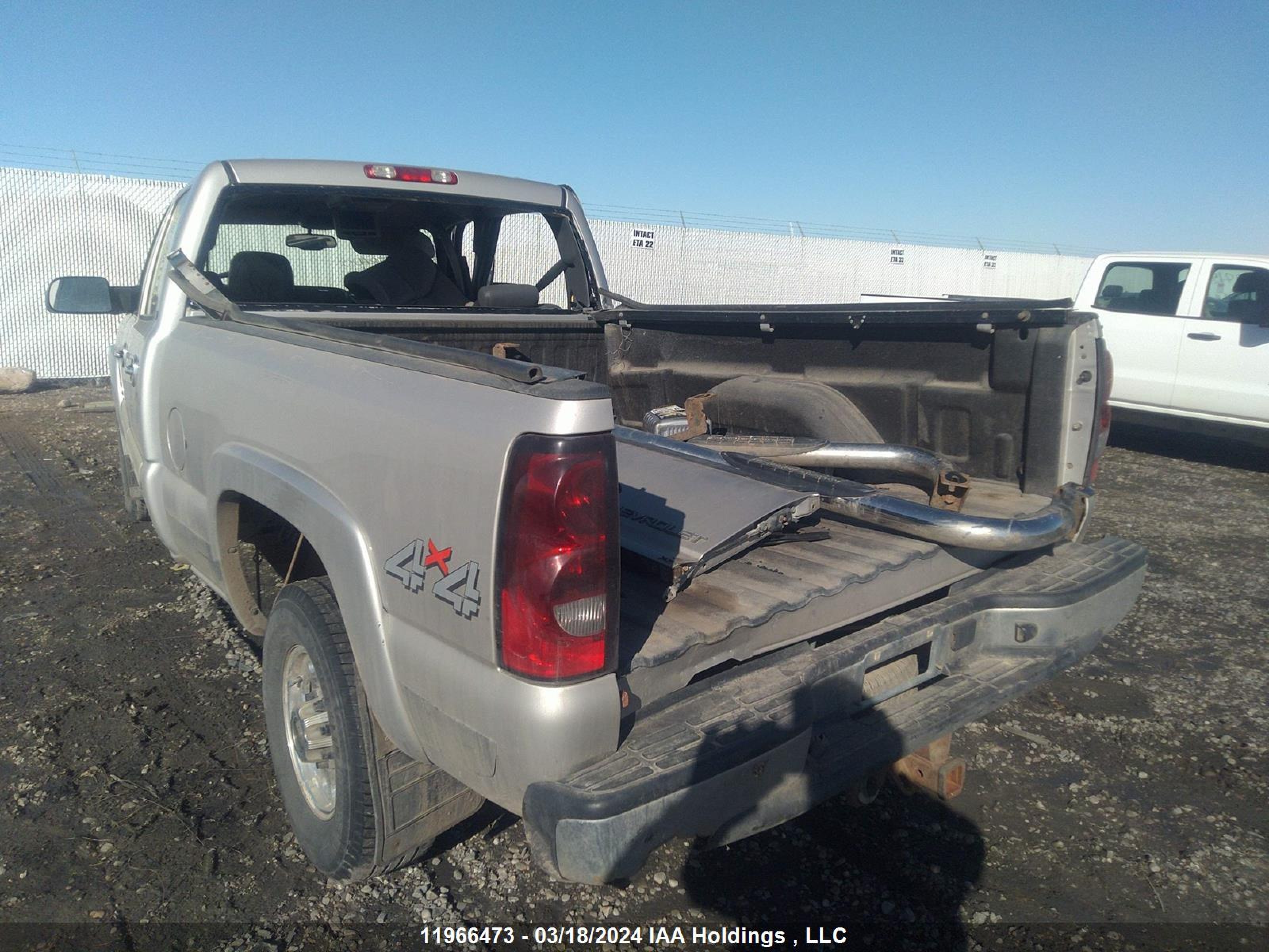 Photo 2 VIN: 1GCHK23295F855306 - CHEVROLET SILVERADO 