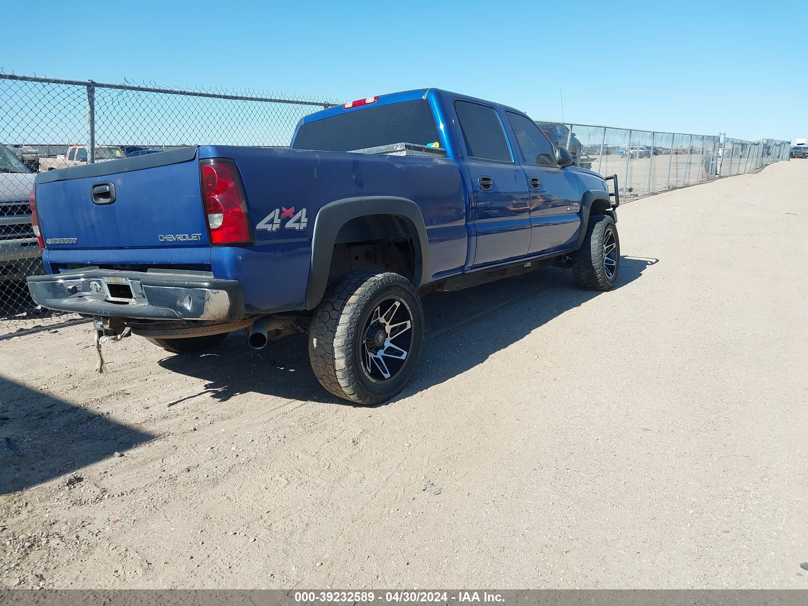 Photo 3 VIN: 1GCHK232X4F220190 - CHEVROLET SILVERADO 