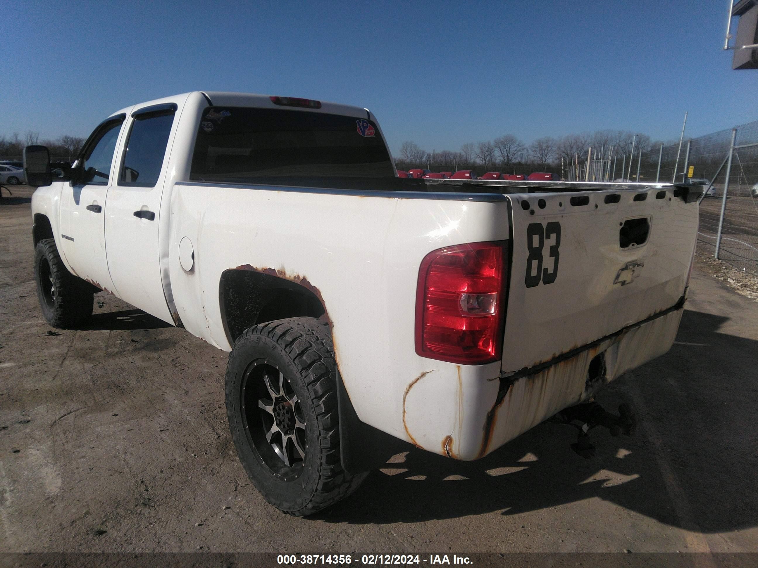 Photo 2 VIN: 1GCHK23618F186522 - CHEVROLET SILVERADO 