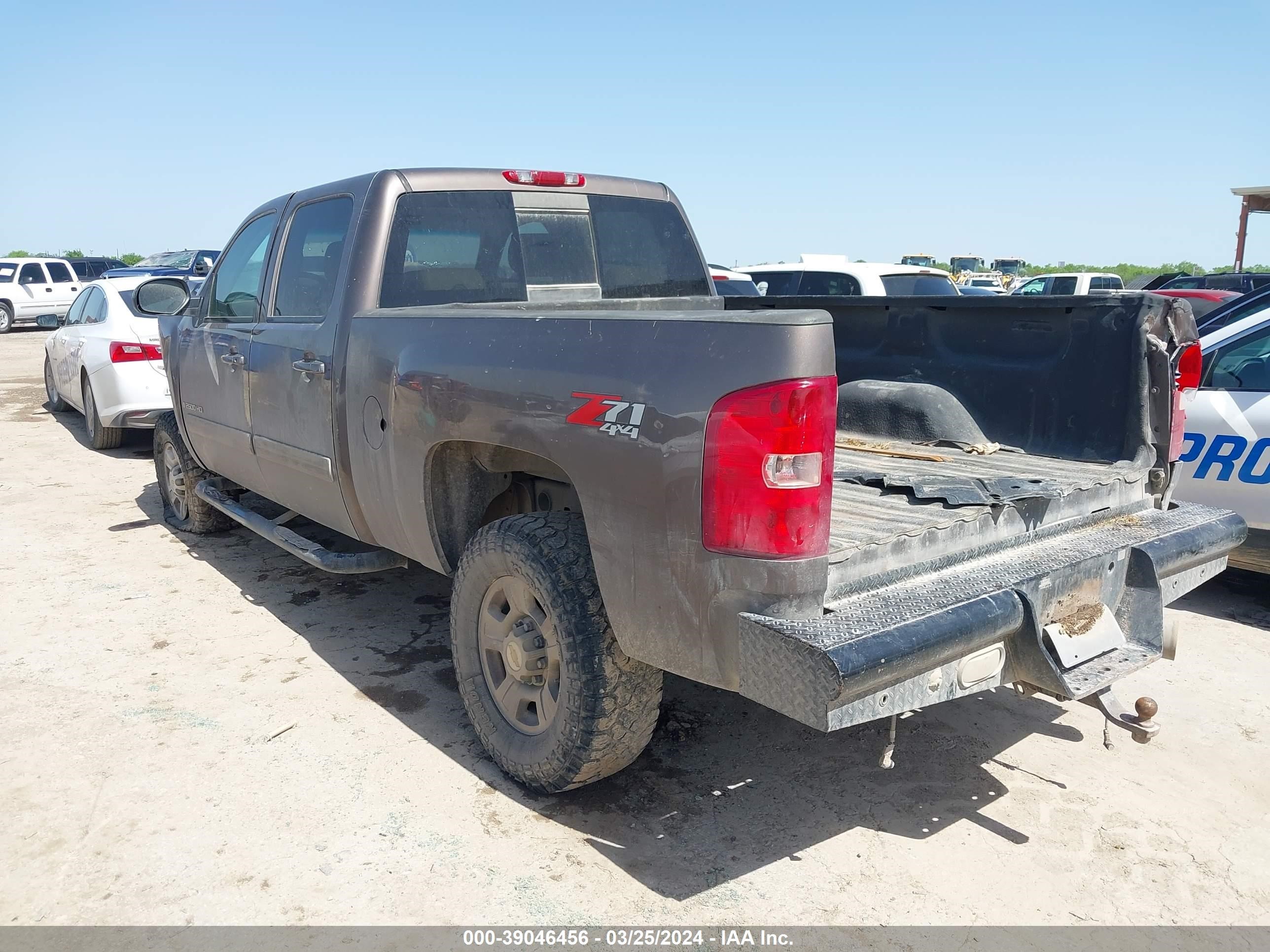 Photo 2 VIN: 1GCHK23618F206333 - CHEVROLET SILVERADO 