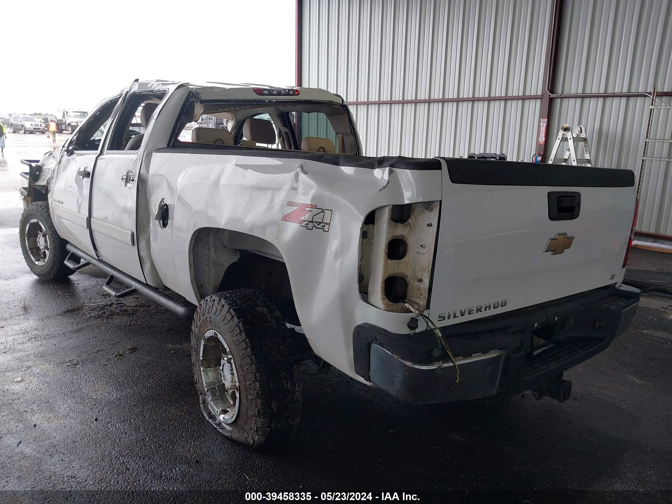 Photo 2 VIN: 1GCHK23638F103835 - CHEVROLET SILVERADO 